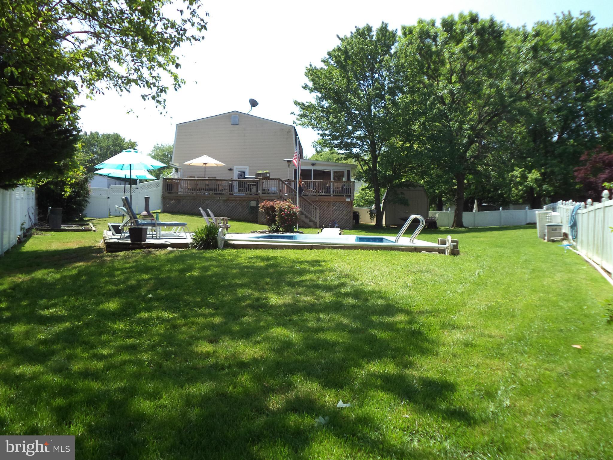 HALLFIELD MANOR - Residential