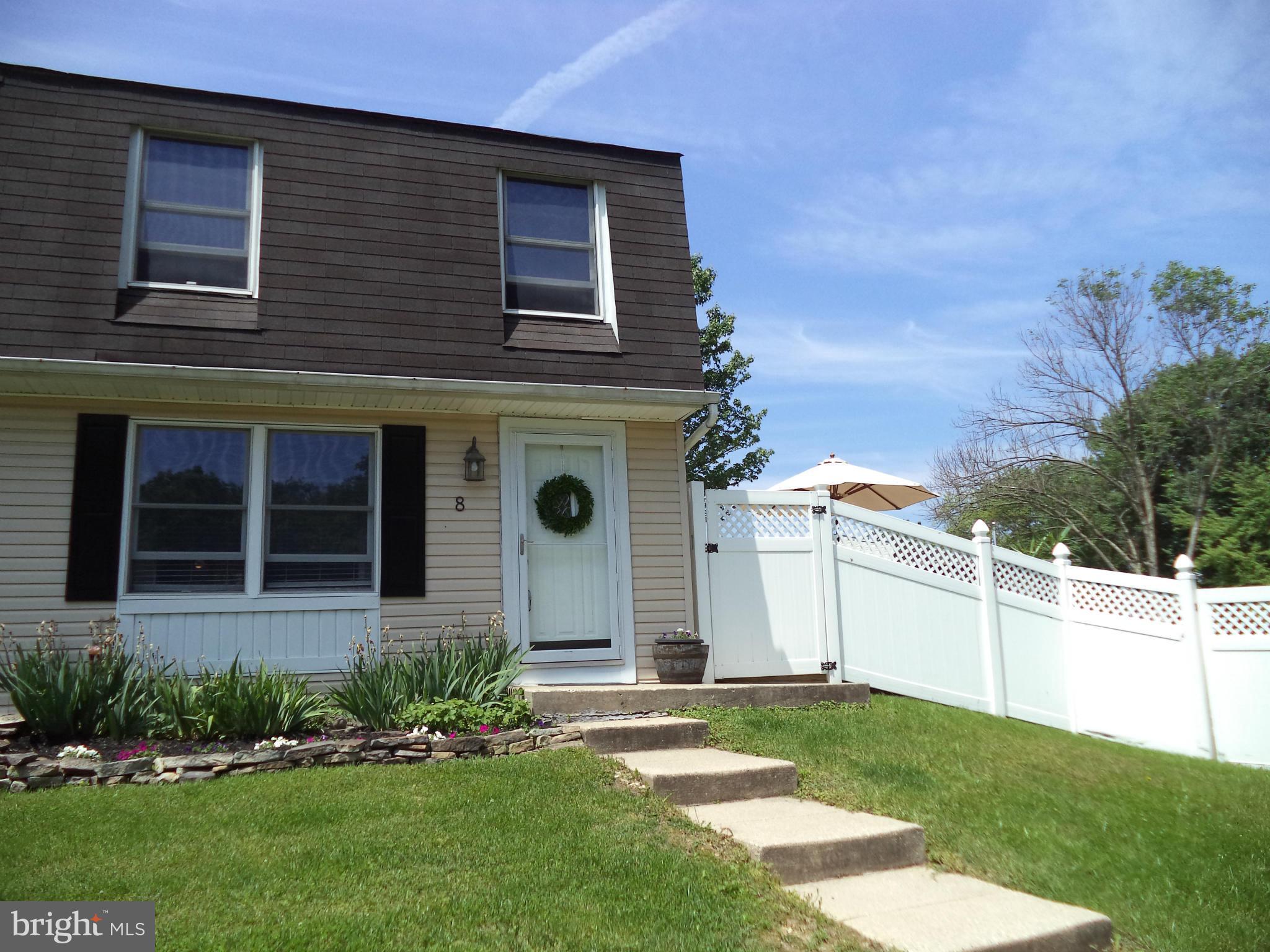 HALLFIELD MANOR - Residential