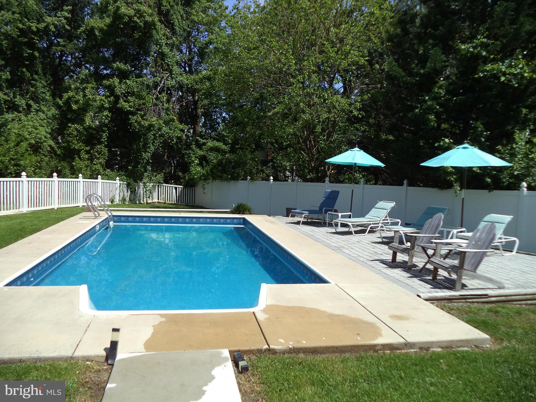 HALLFIELD MANOR - Residential