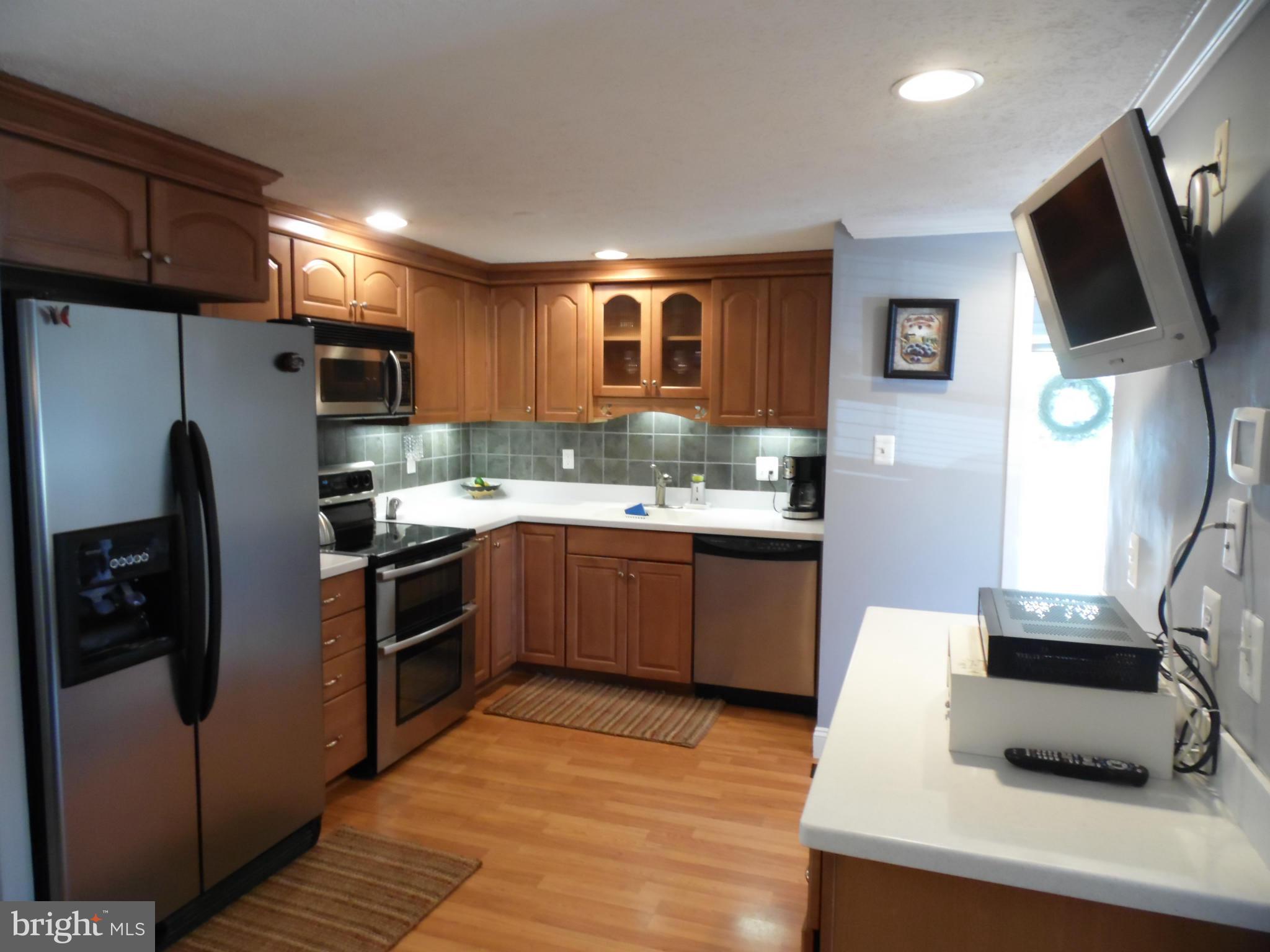 HALLFIELD MANOR - Residential