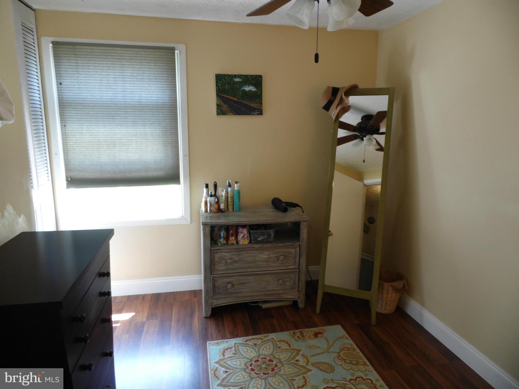 HALLFIELD MANOR - Residential