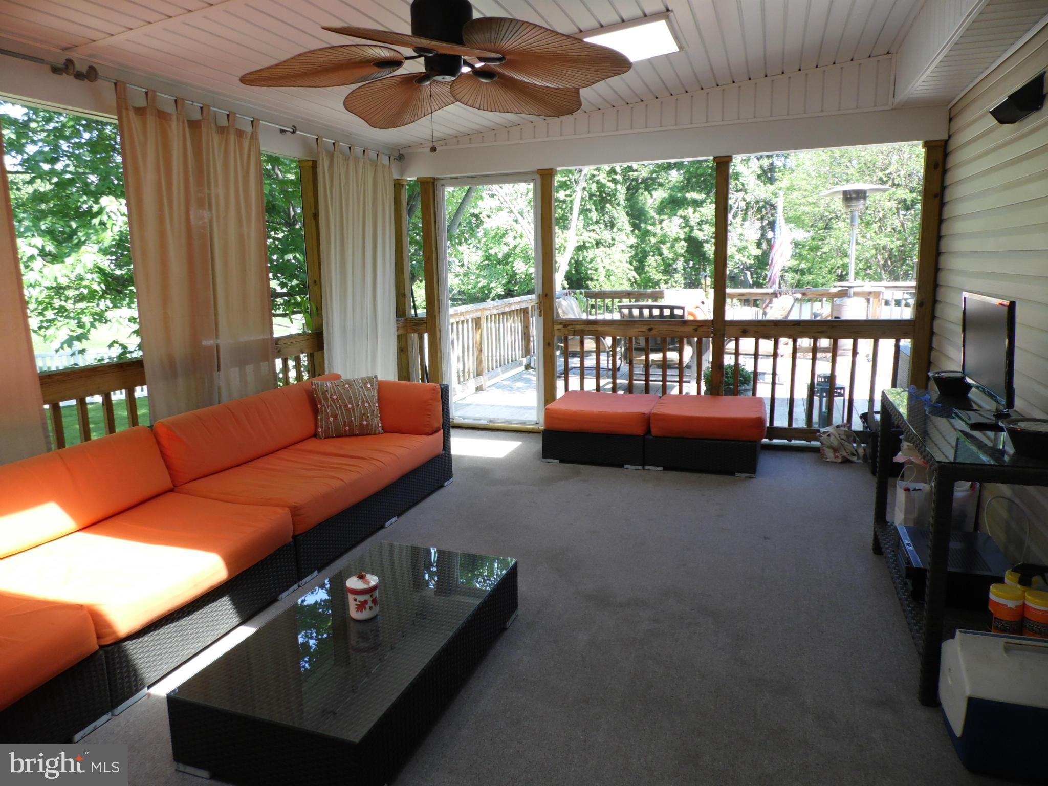 HALLFIELD MANOR - Residential