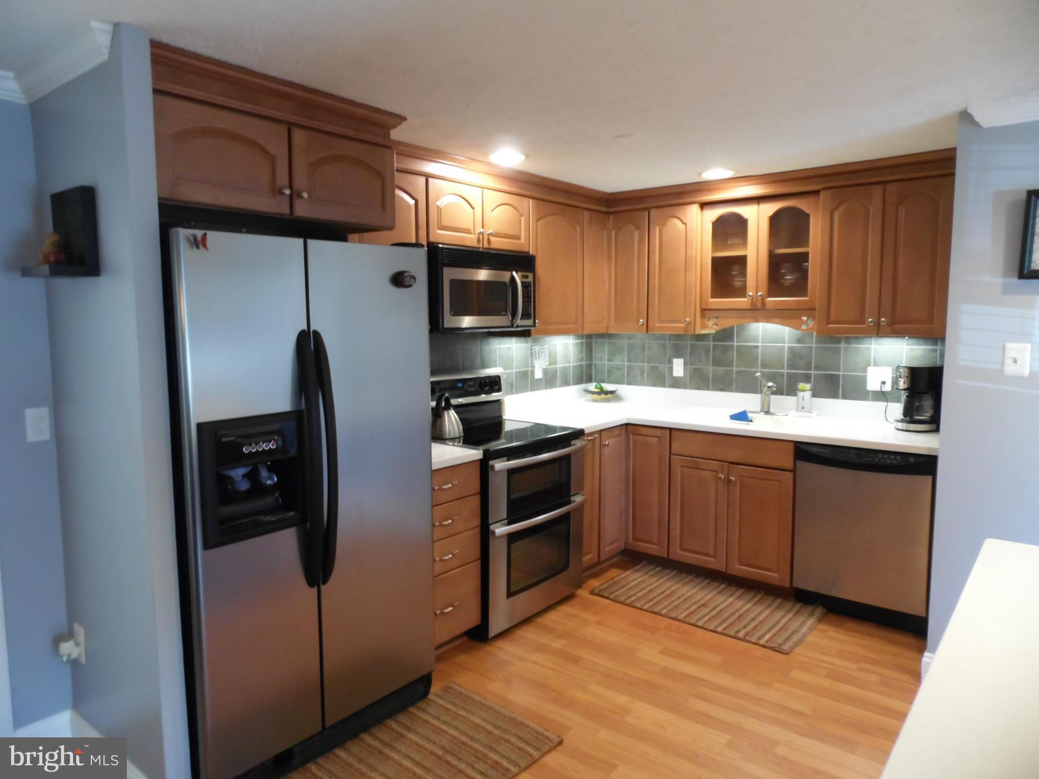 HALLFIELD MANOR - Residential