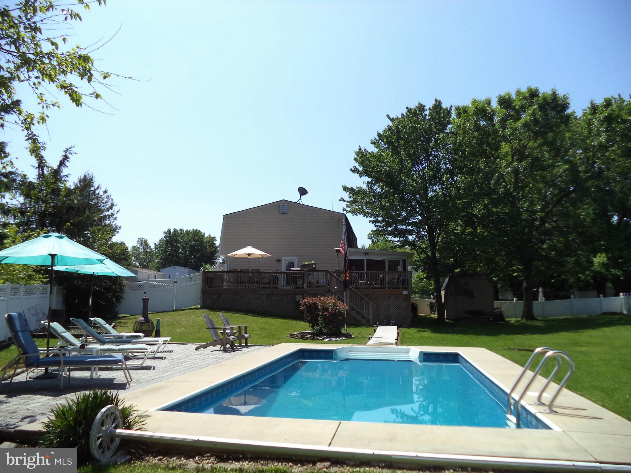 HALLFIELD MANOR - Residential