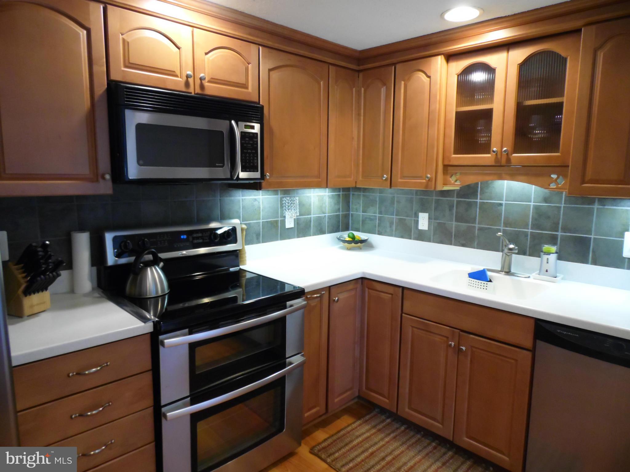 HALLFIELD MANOR - Residential