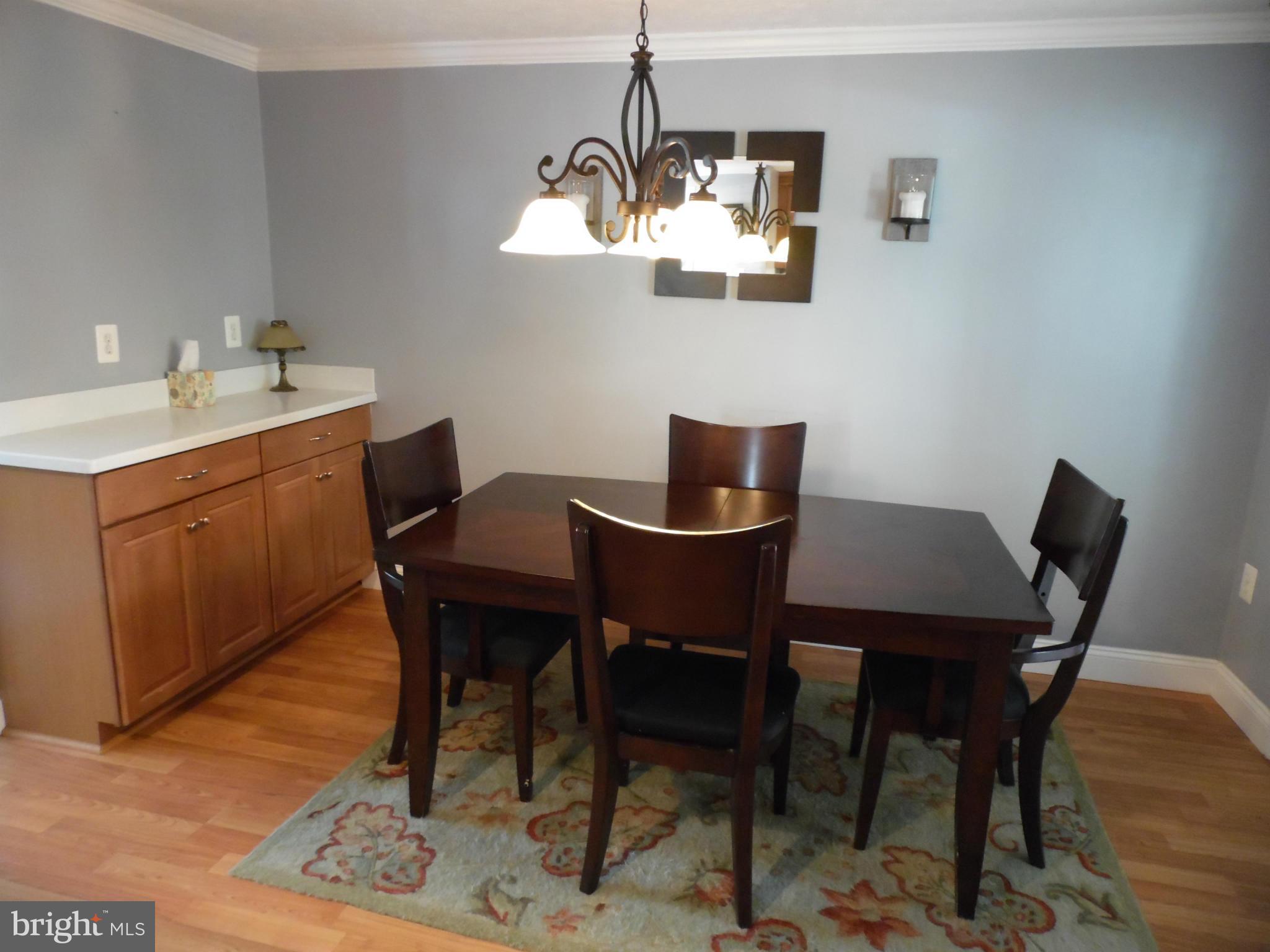 HALLFIELD MANOR - Residential