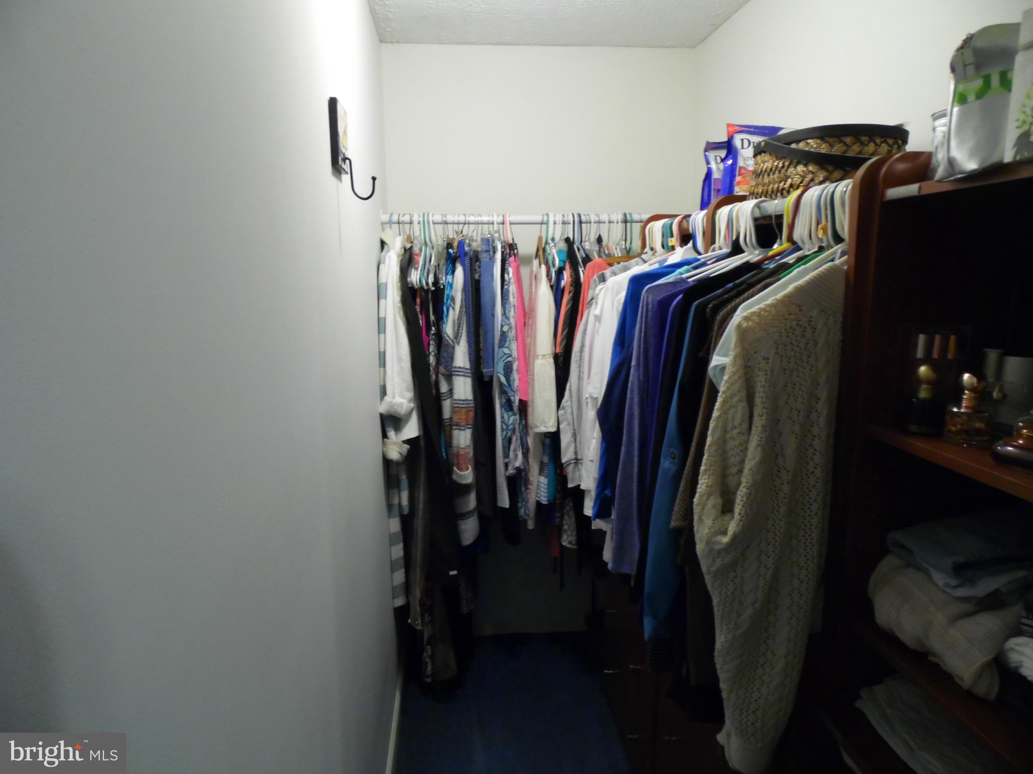 HALLFIELD MANOR - Residential