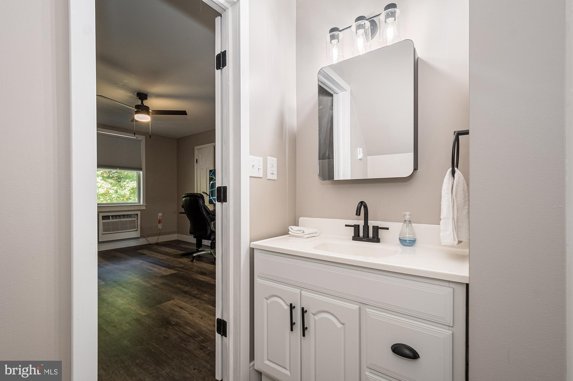 MOUNTAIN LAKE PARK - Residential