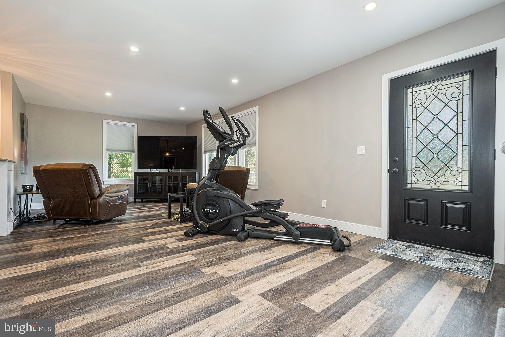 MOUNTAIN LAKE PARK - Residential