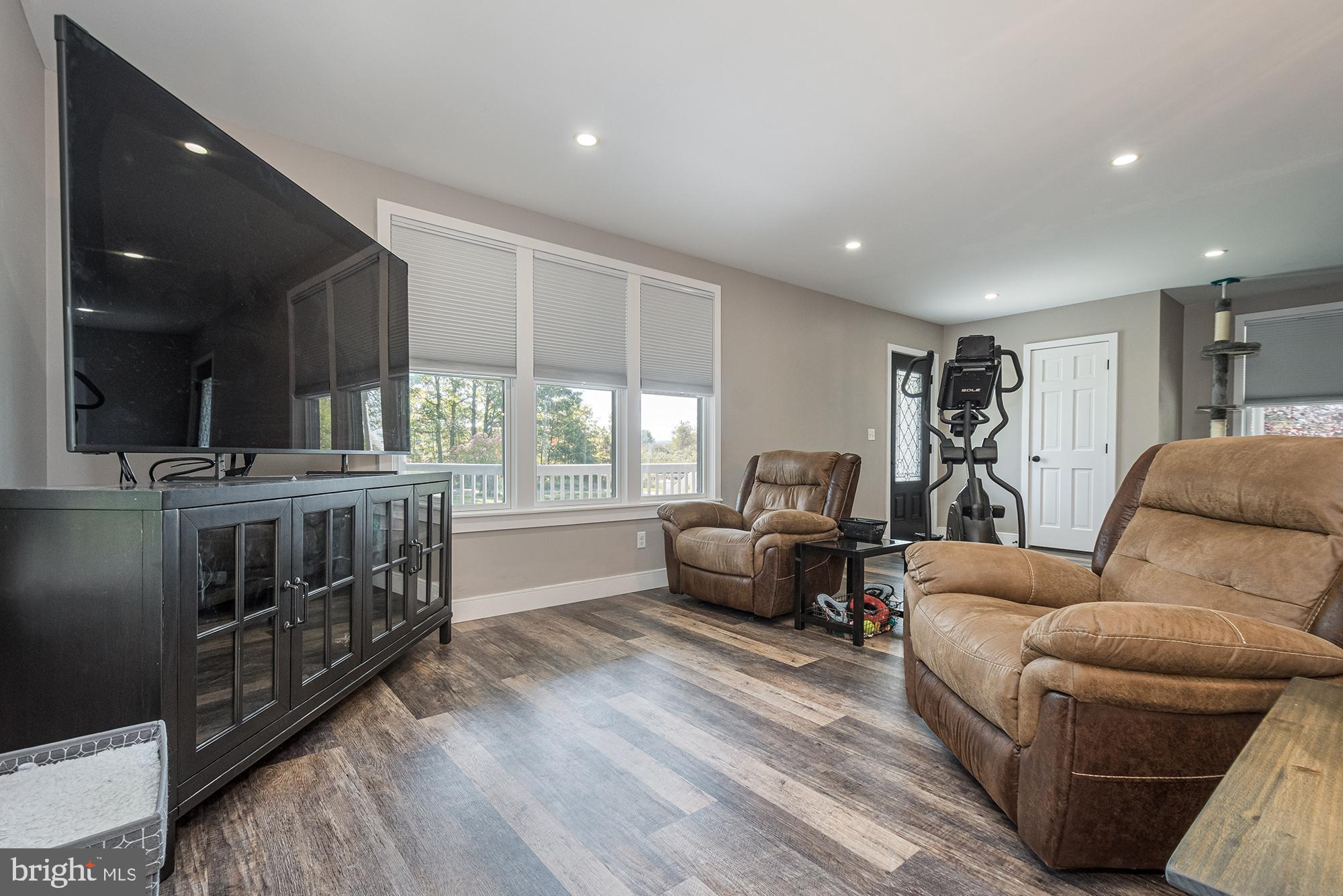 MOUNTAIN LAKE PARK - Residential