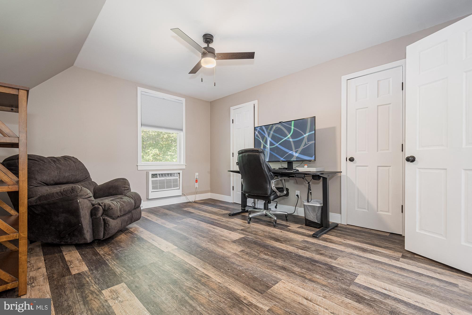 MOUNTAIN LAKE PARK - Residential