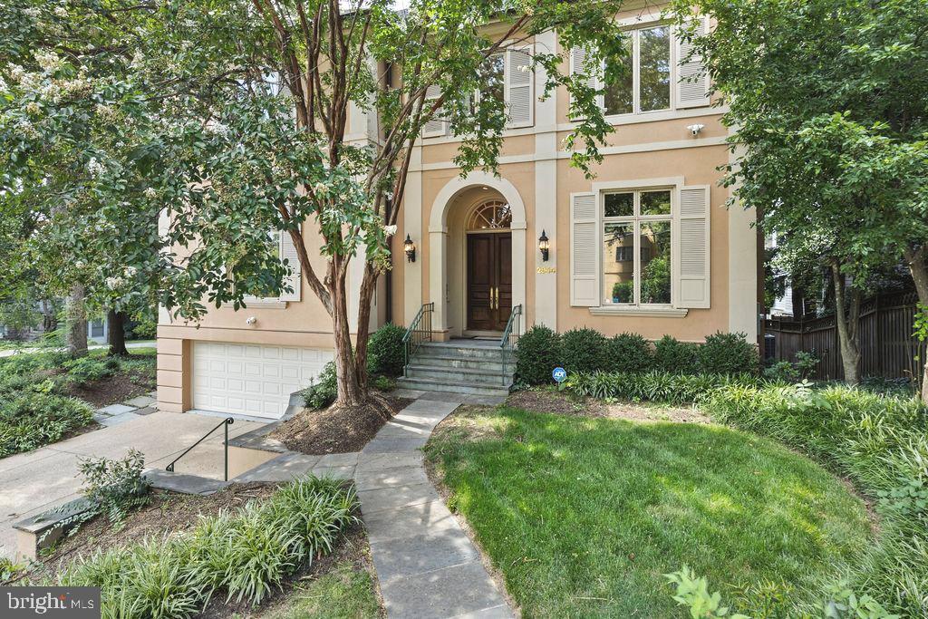 2944 UNIVERSITY TERRACE NW