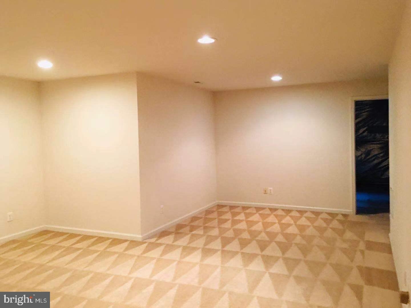 MONROE CHASE - Residential