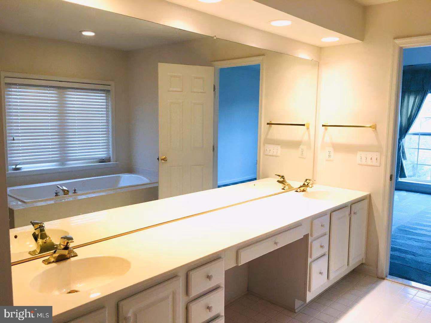 MONROE CHASE - Residential