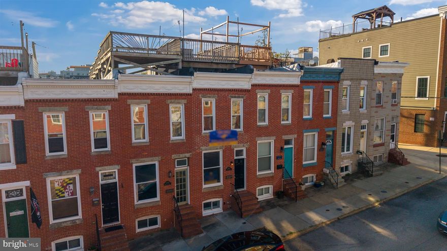 HAPPY DAYS START HERE-
ENJOY A LIGHT FILLED  LAYOUT ON MAIN LEVEL WITH OPEN RISER STAIR WELL SYSTEM GIVES IMMEDIATE COOL CITY VIBES IN THIS 'RIVERSIDE CHARMER'.  AN EASY STROLL TO THE PARK AND WATER.  ENJOY BARS & RESTAURANTS THROUGHOUT NEIGHBORHOOD.   BOTH BEDROOMS UPSTAIRS OFFER LARGE SPACE WITH FULL BATH.  SEPARATE ENTRY TO ROOF TOP DECK IS AWESOME.  PARTY ON THE ROOF WITH INCREDIBLE VIEWS OF THE HARBOR.  LOWER LEVEL HAS NICE CEILING HEIGHT AND OFFERS THIRD BEDROOM.  PRIVATE PATIO OFF KITCHEN ON MAIN LEVEL.  COME SEE TODAY!