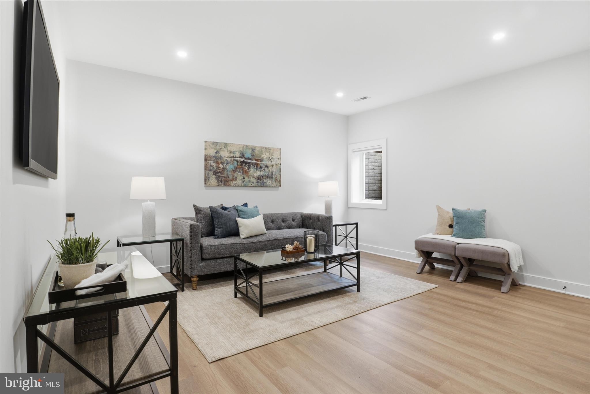 CLAREMONT - Residential