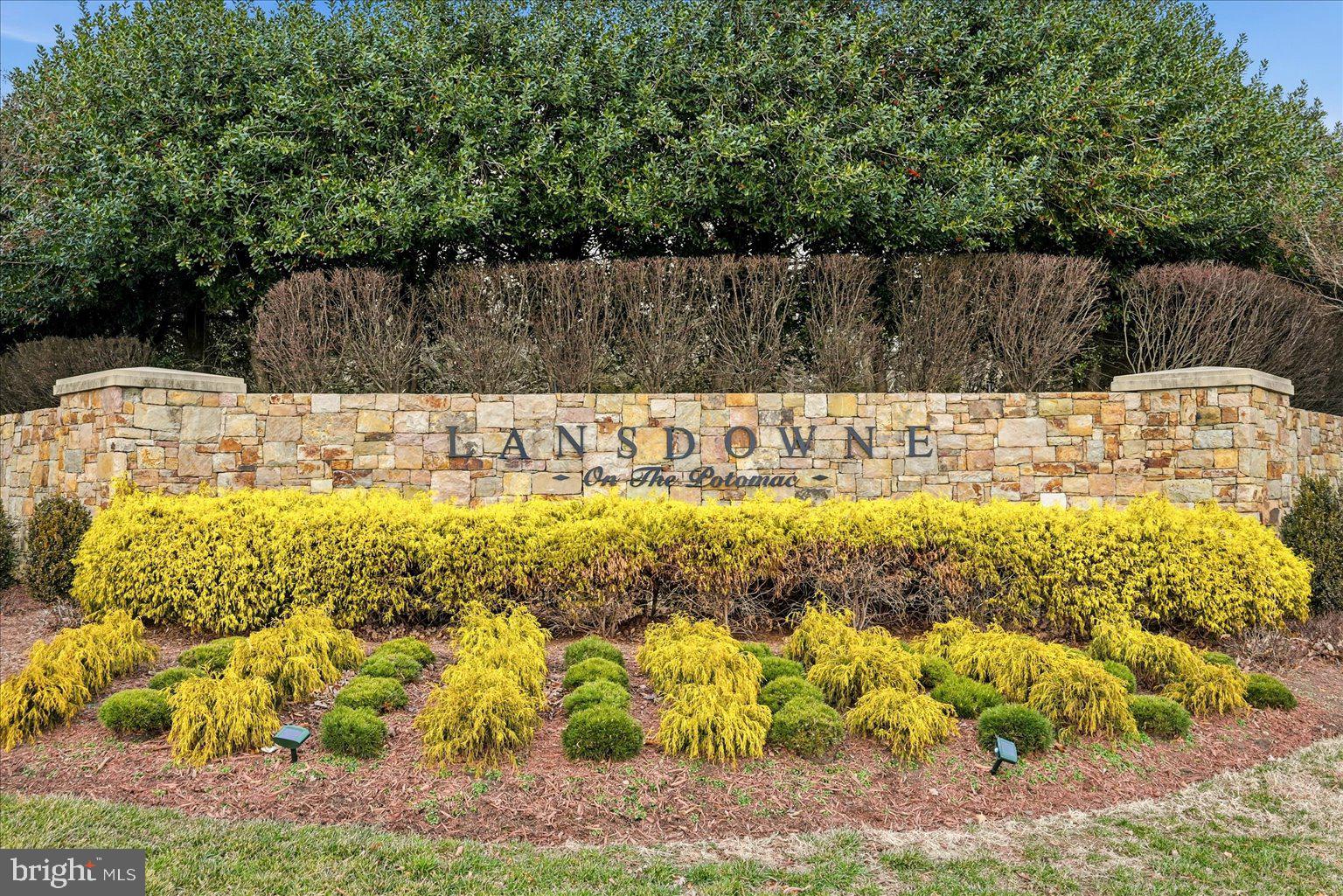 LANSDOWNE ON THE POTOMAC - Residential