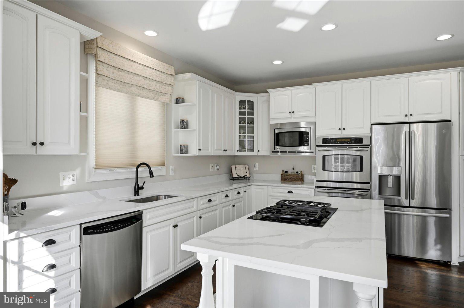 LANSDOWNE ON THE POTOMAC - Residential