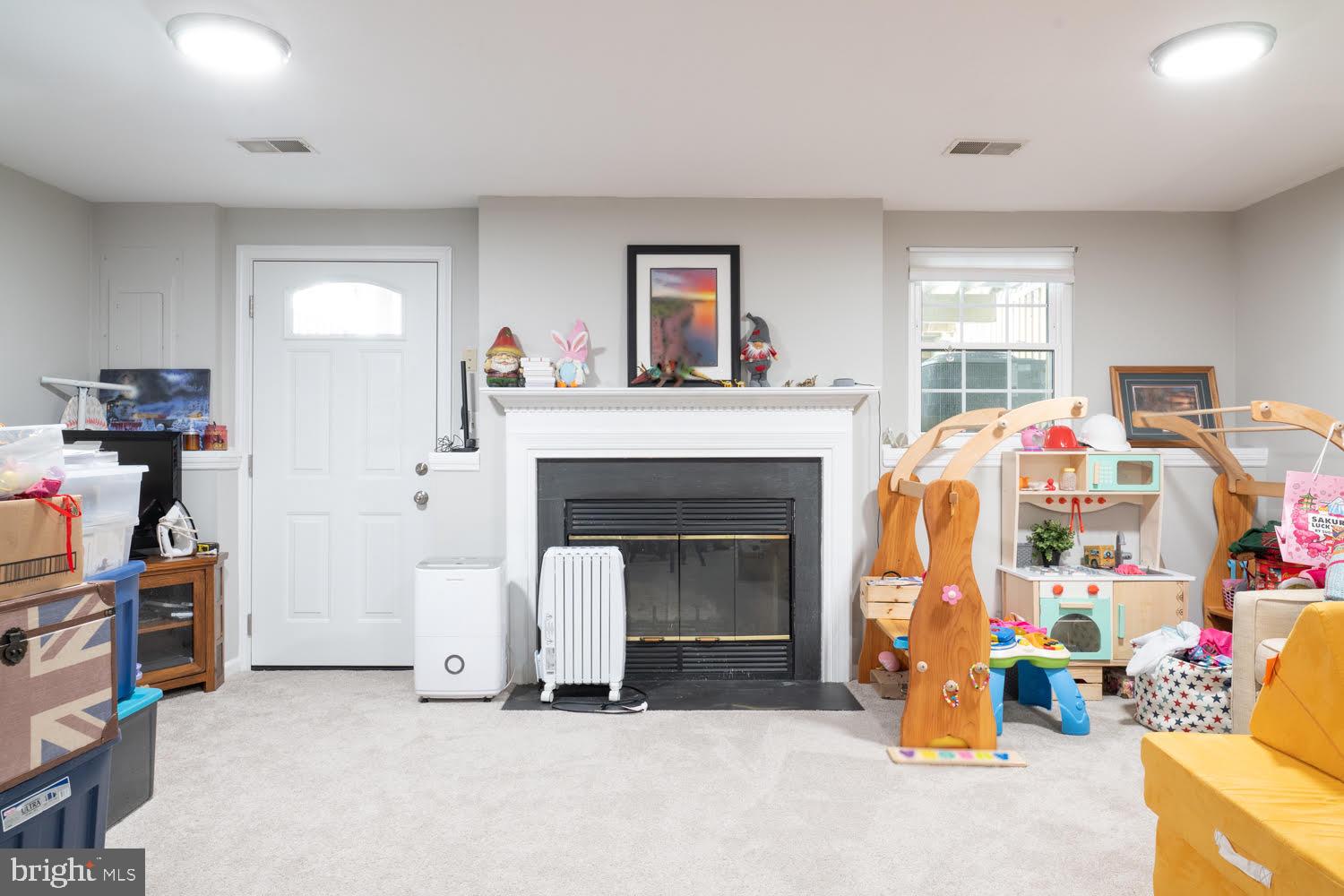 MANCHESTER LAKES - Residential Lease