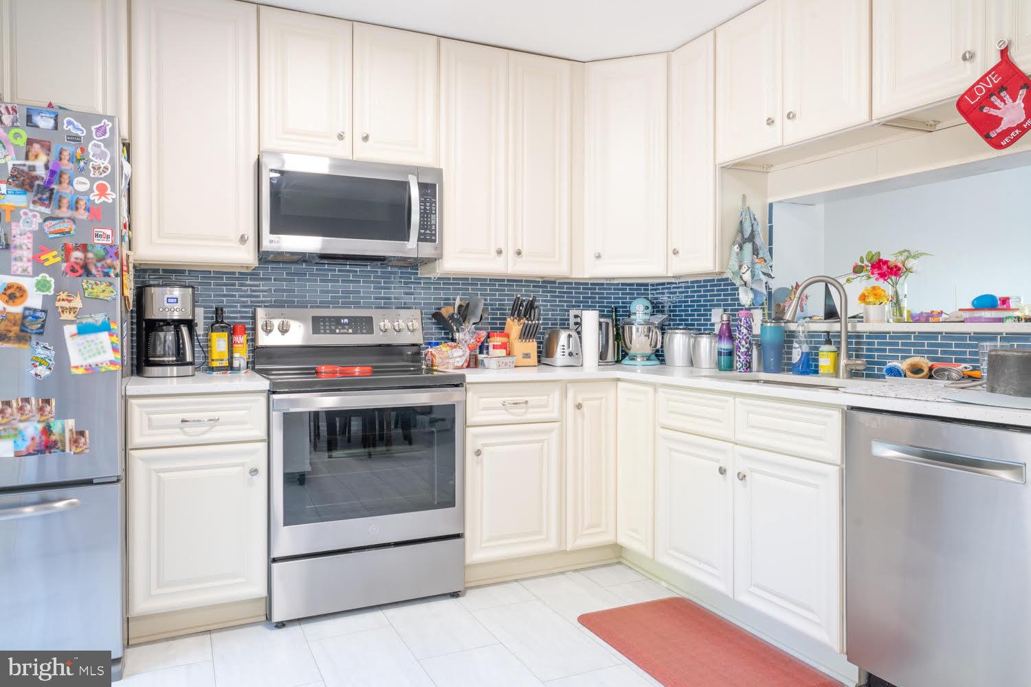 MANCHESTER LAKES - Residential Lease