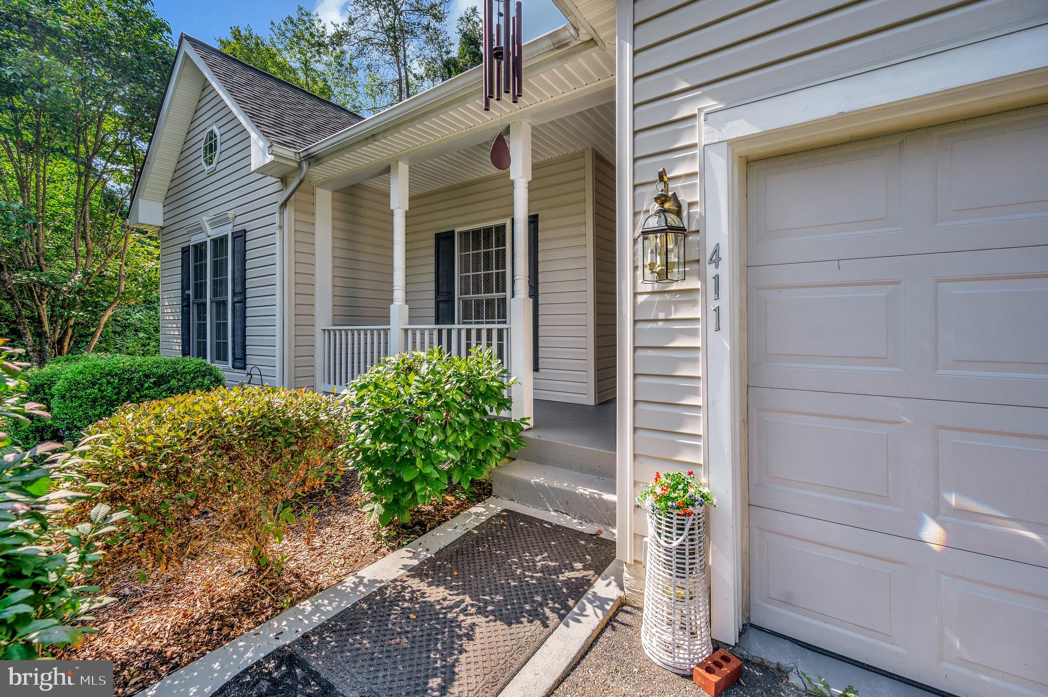 411 LAKEVIEW PARKWAY