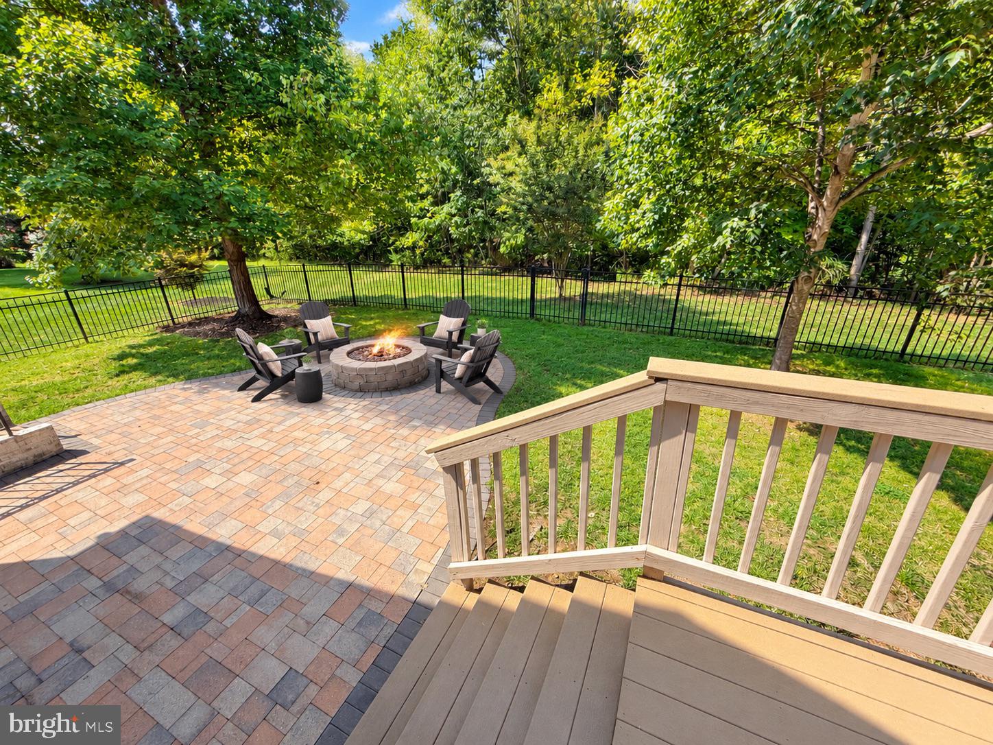 2433 TRIMARAN WAY