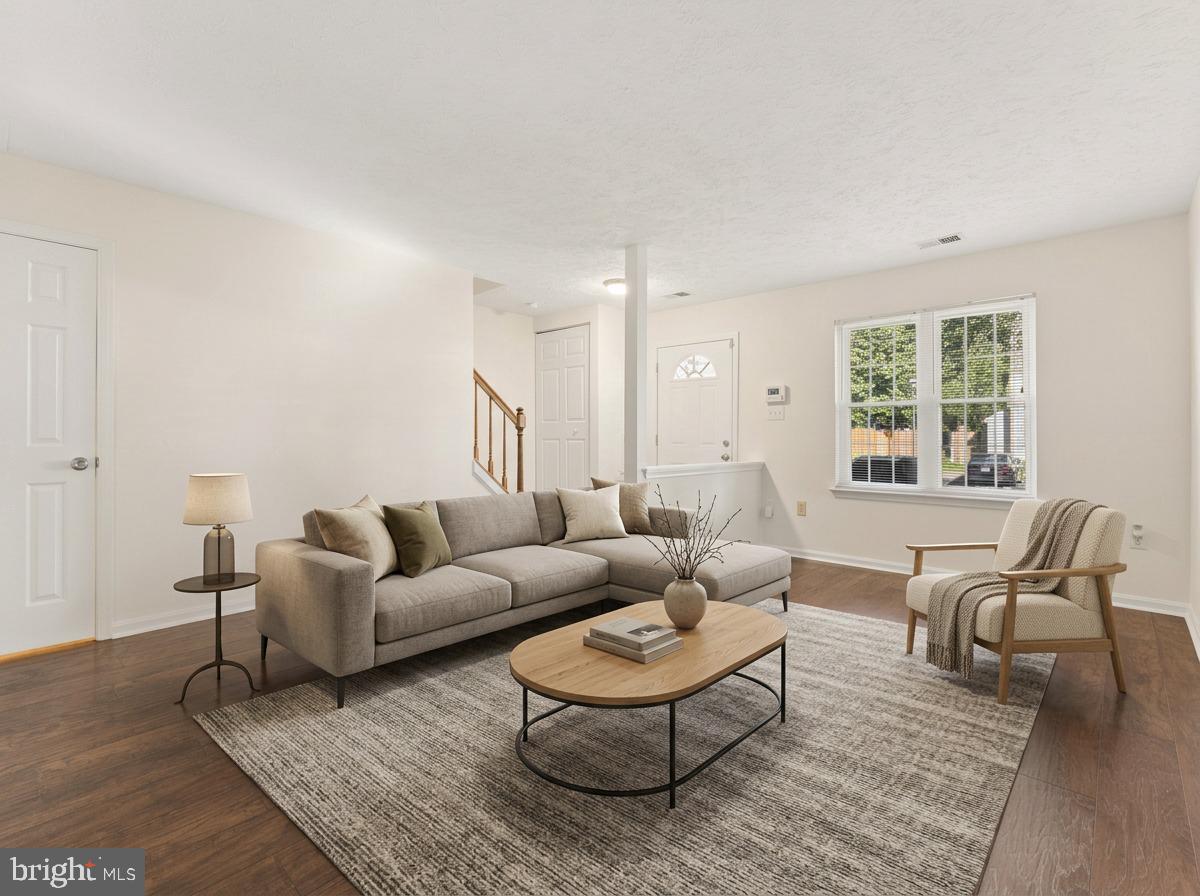 4 MEADOWSIDE COURT