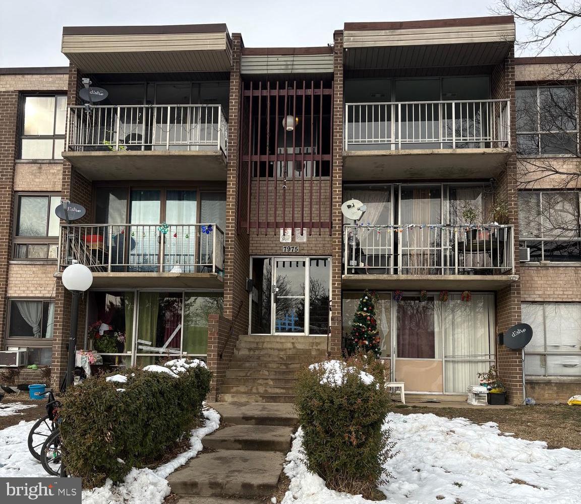 Spacious 1BR/1BA condo in Bedford Towne, near University of Maryland, Langley Park, PG Plaza, and Metro. Close to DC, Silver Spring, 495, and the upcoming Purple Line. Features a large living room, bedroom, deck, in-unit washer, and nearby laundry. Plenty of parking. Sold As-IS.
The condo is rented for $1,600 per month, and the lease ends in April 2026. If you would like to schedule a viewing, please contact the listing agent.