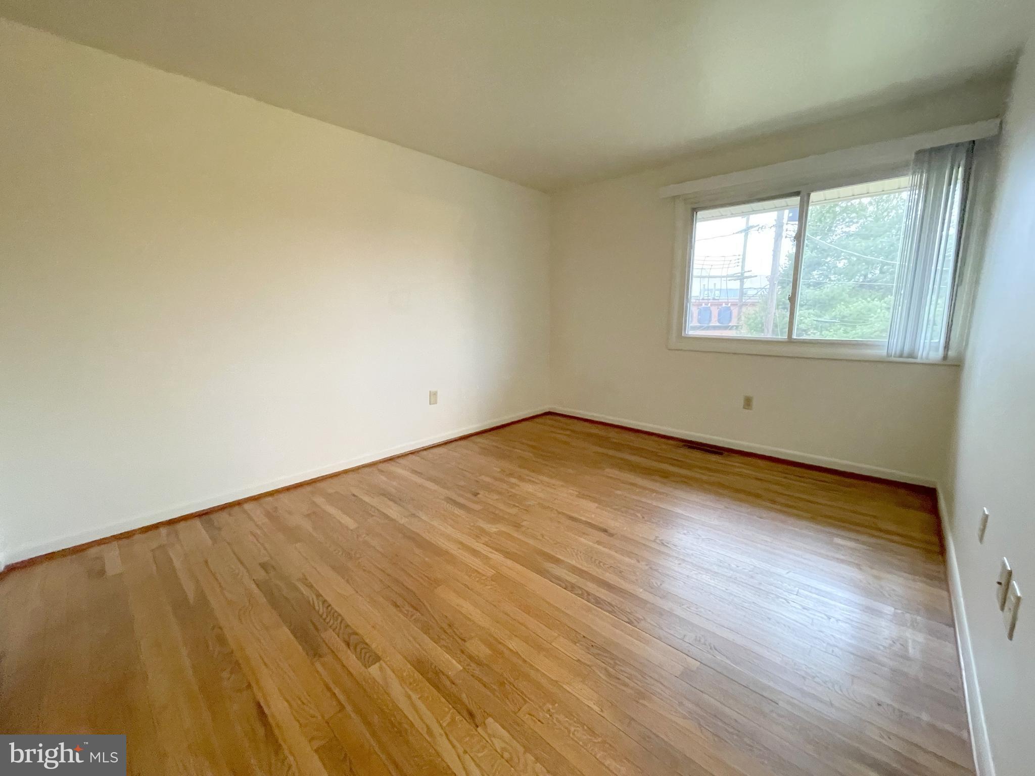 NORTHSIDE TOWNHOUSE APARTMENTS - Residential Lease