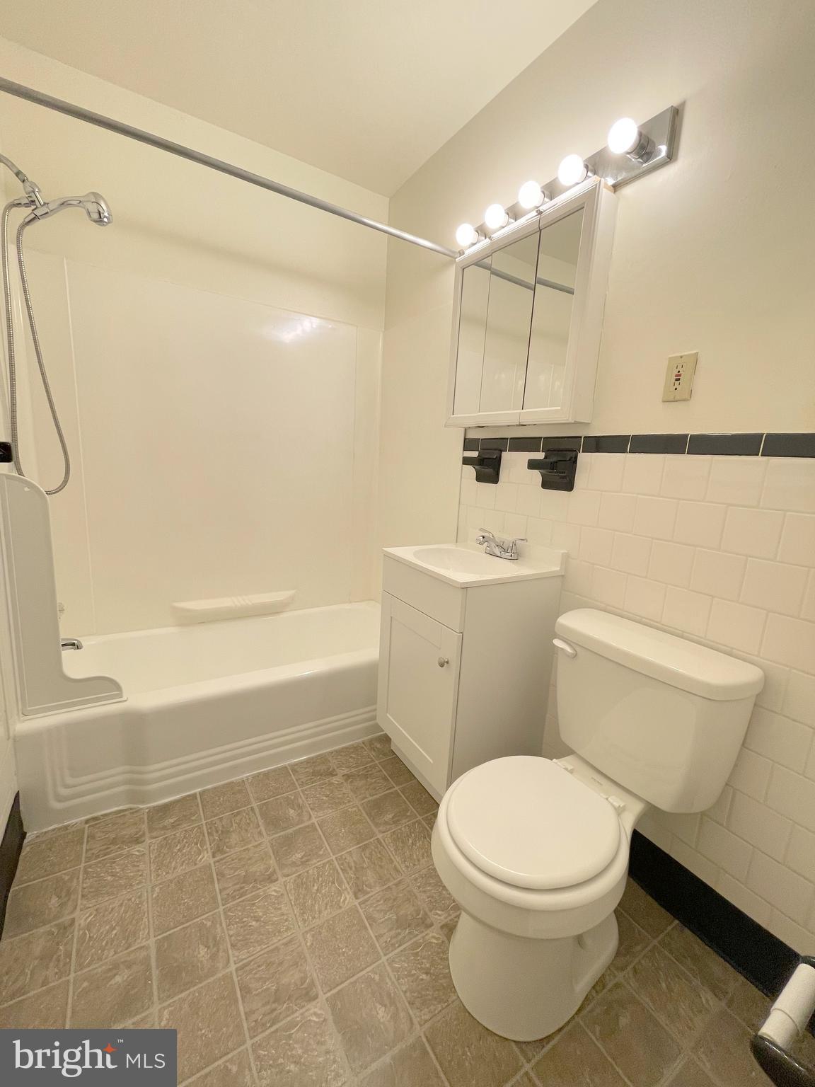 NORTHSIDE TOWNHOUSE APARTMENTS - Residential Lease