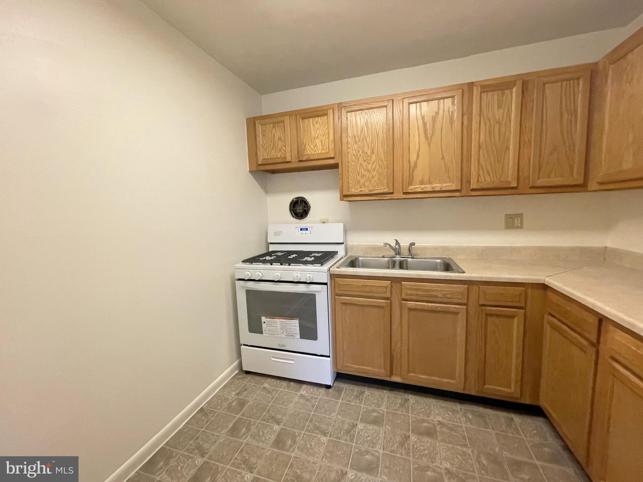 NORTHSIDE TOWNHOUSE APARTMENTS - Residential Lease