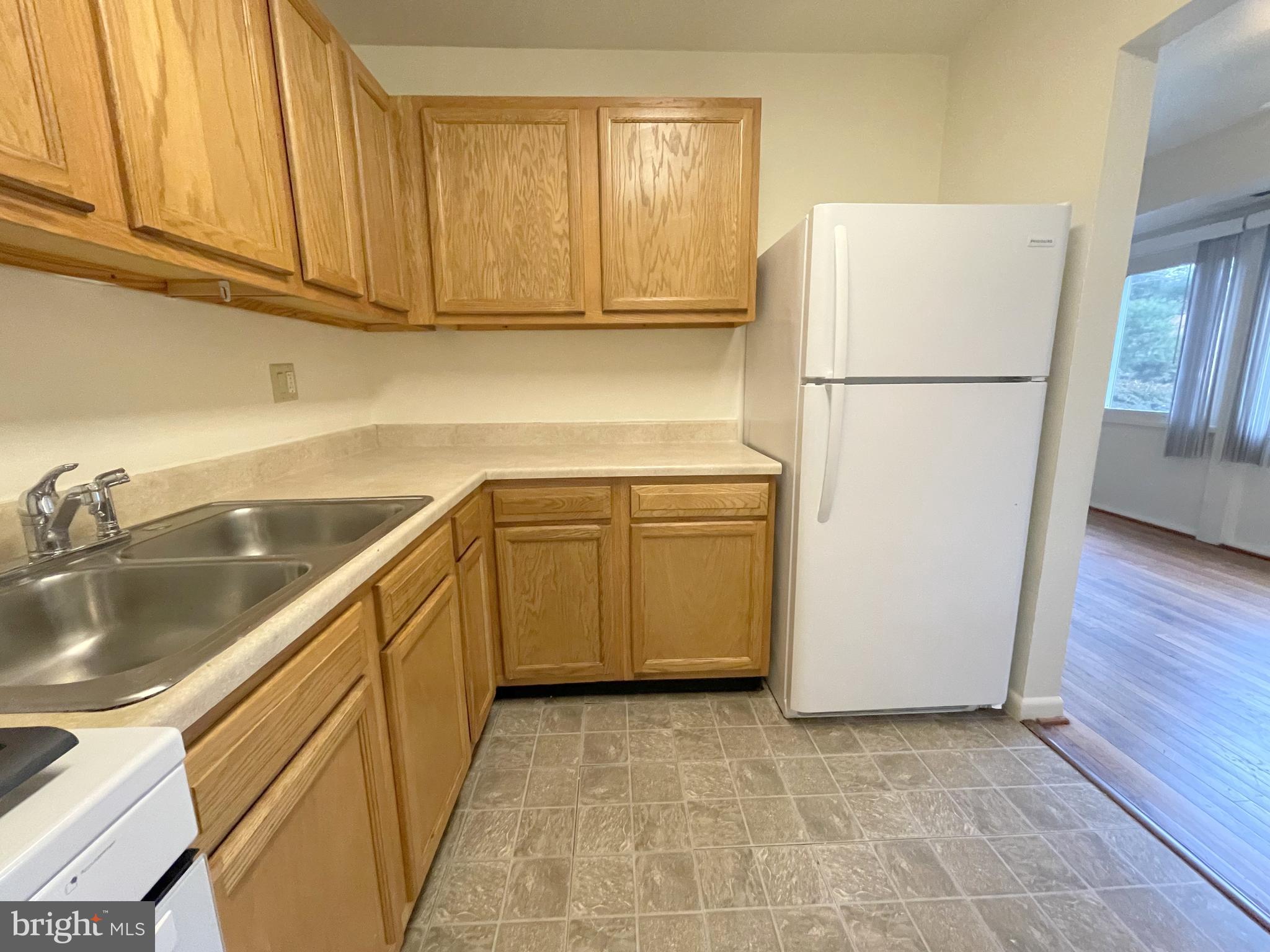 NORTHSIDE TOWNHOUSE APARTMENTS - Residential Lease