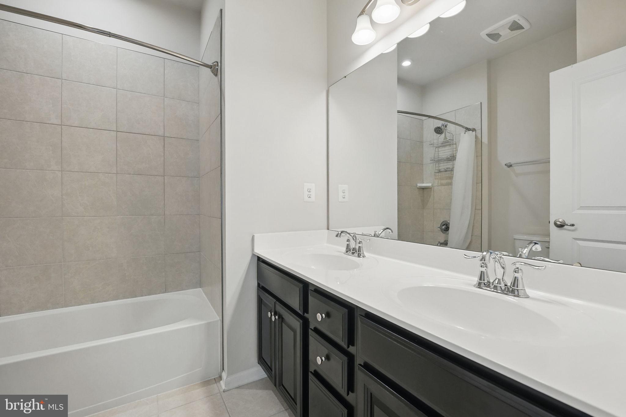 COURTHOUSE COMMONS - Residential