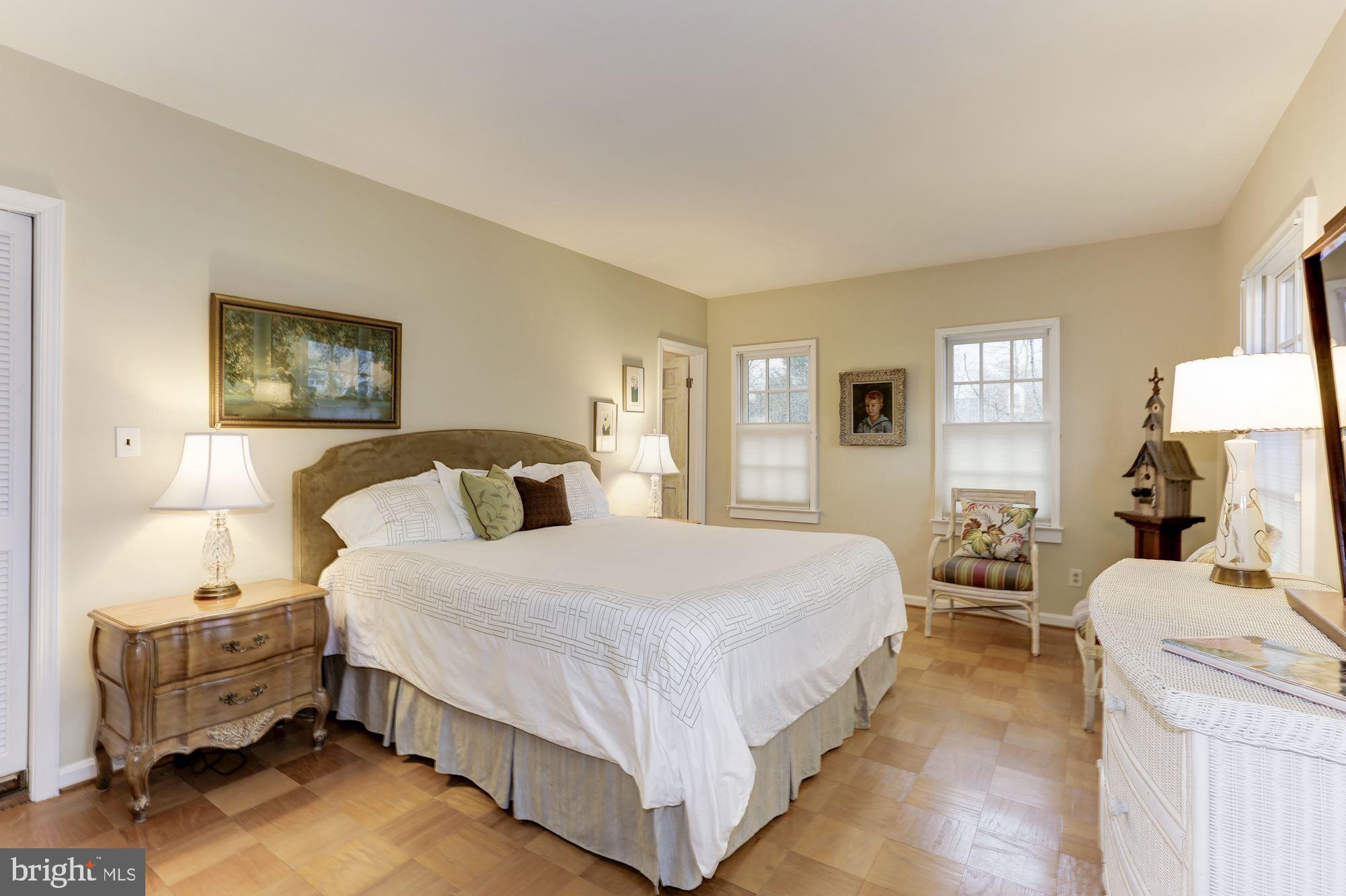 QUEEN ANNE COLONY - Residential