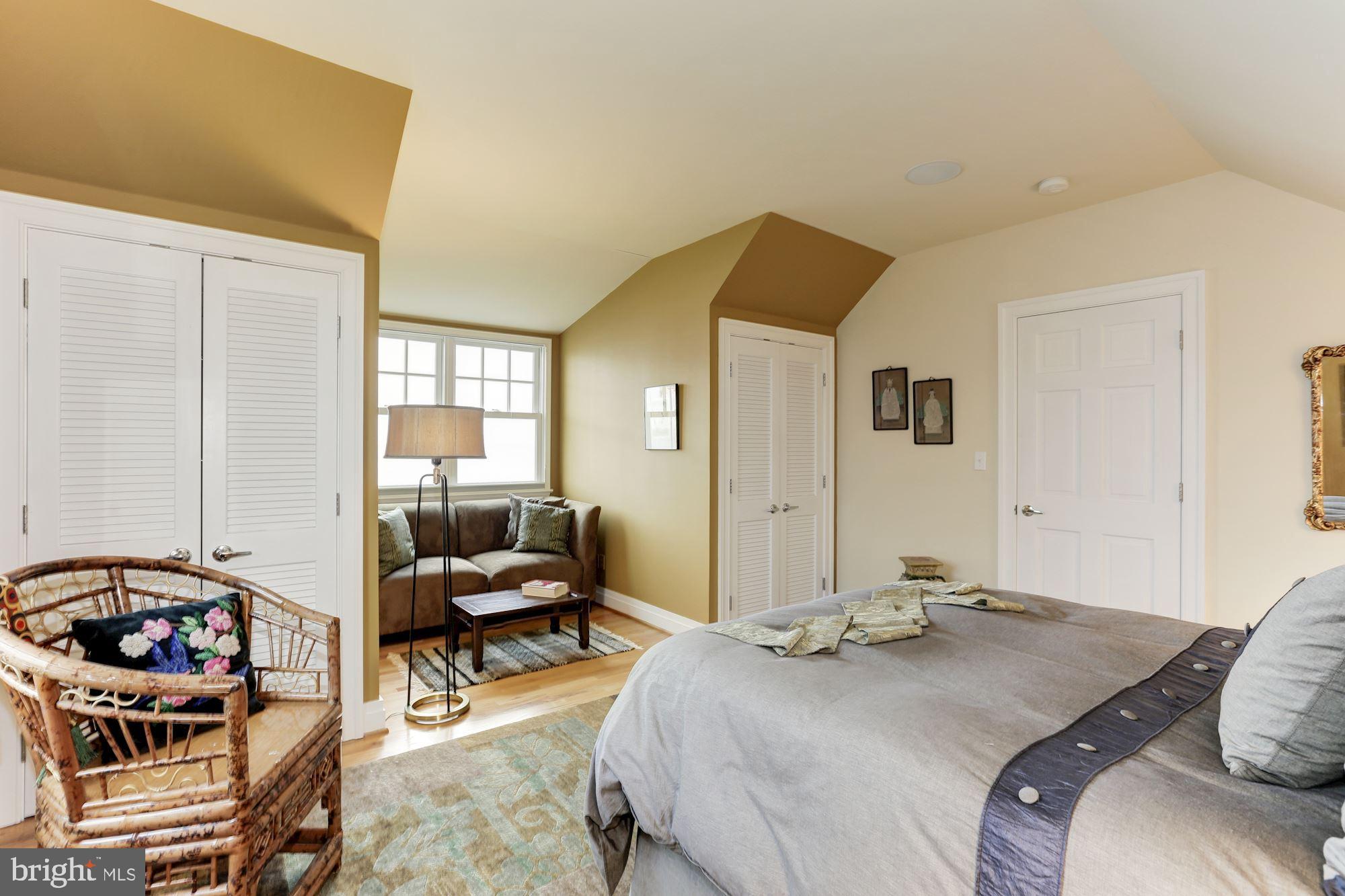 QUEEN ANNE COLONY - Residential