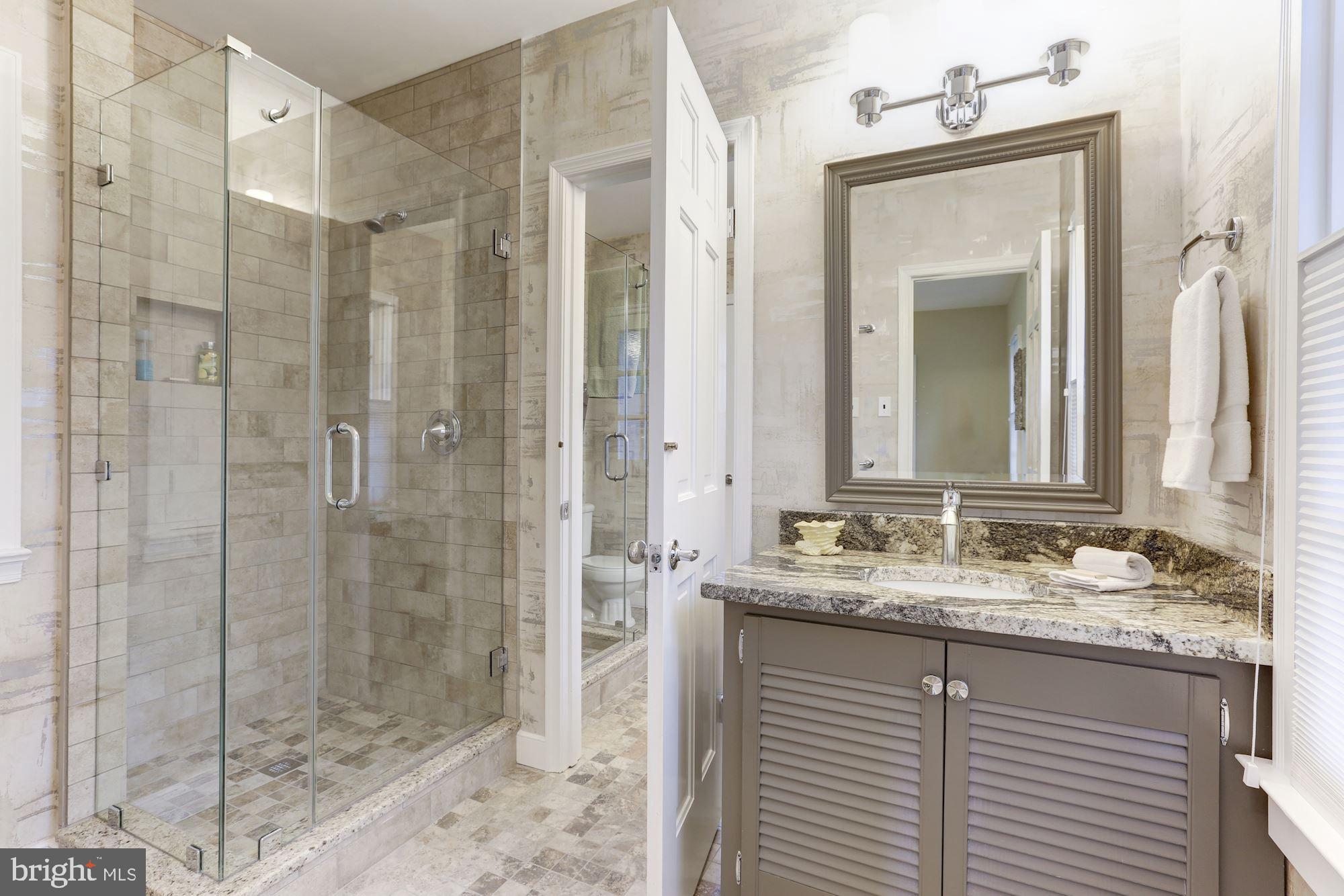 QUEEN ANNE COLONY - Residential