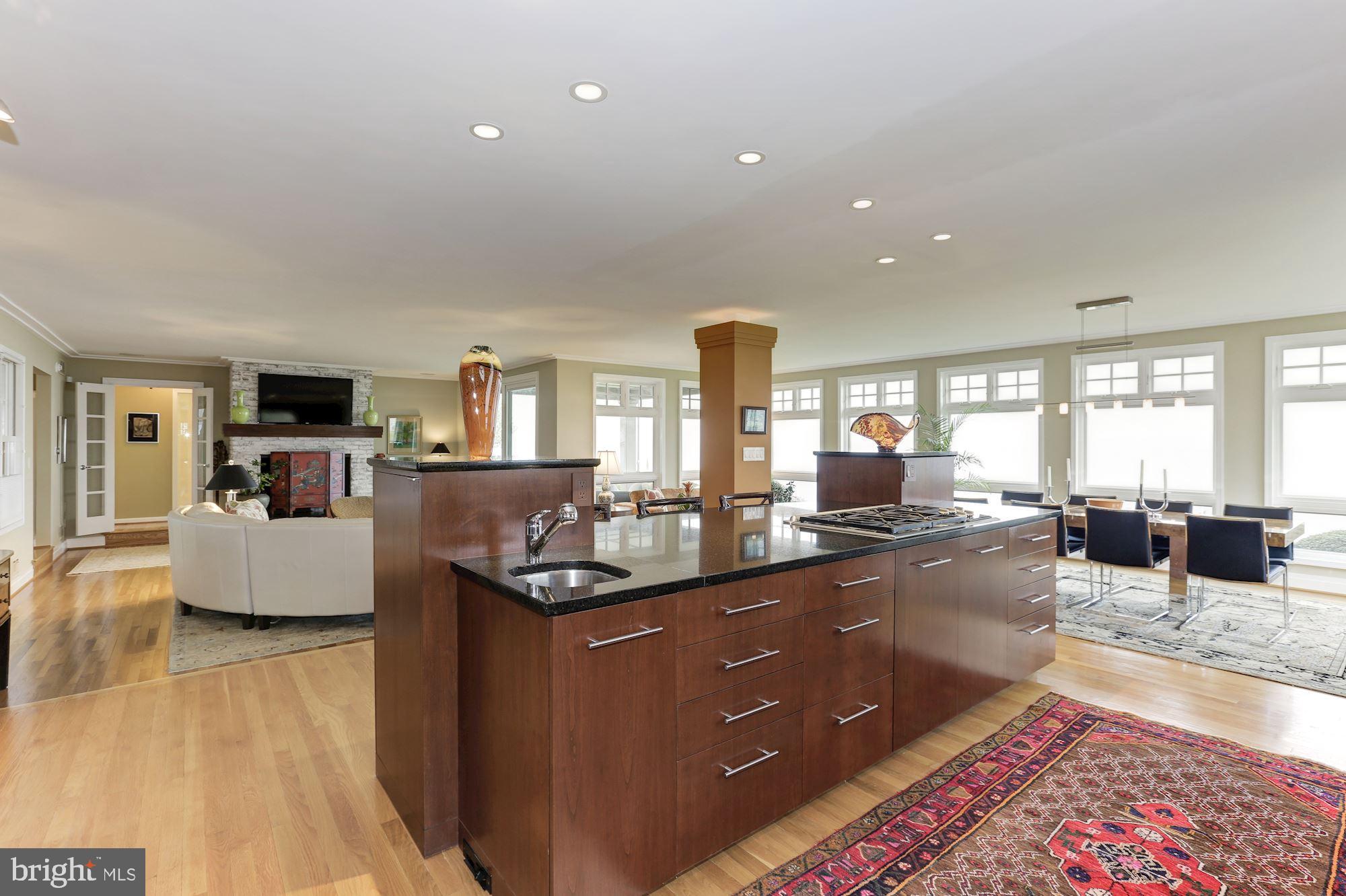 QUEEN ANNE COLONY - Residential