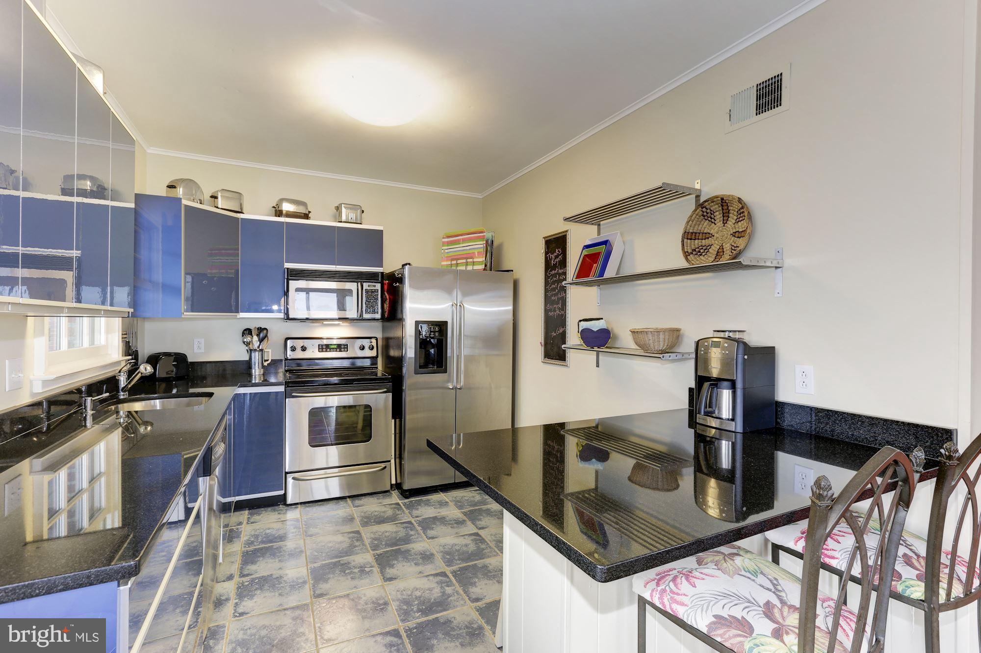 QUEEN ANNE COLONY - Residential