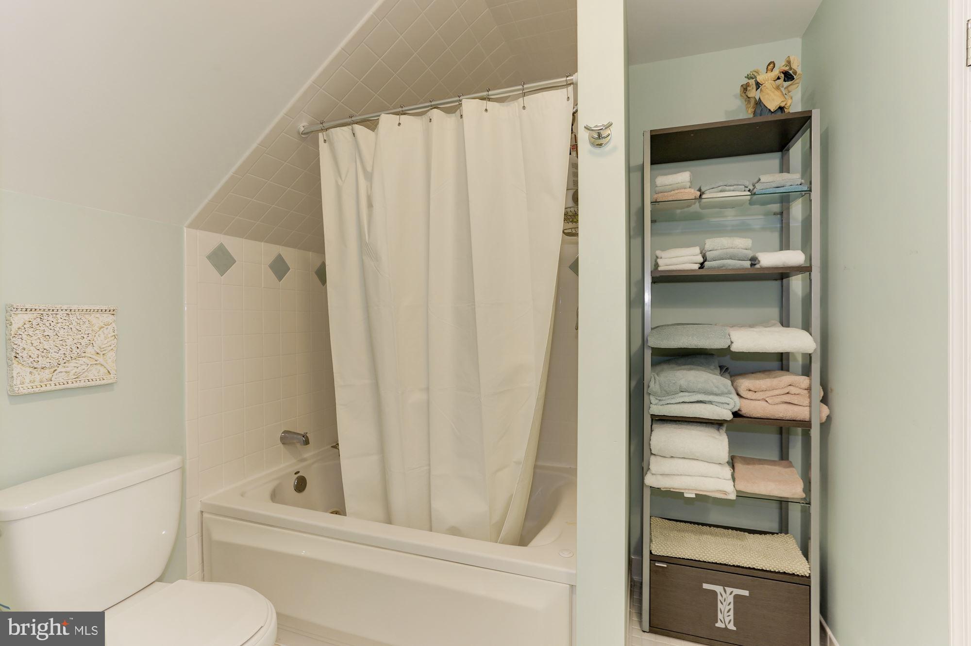 QUEEN ANNE COLONY - Residential