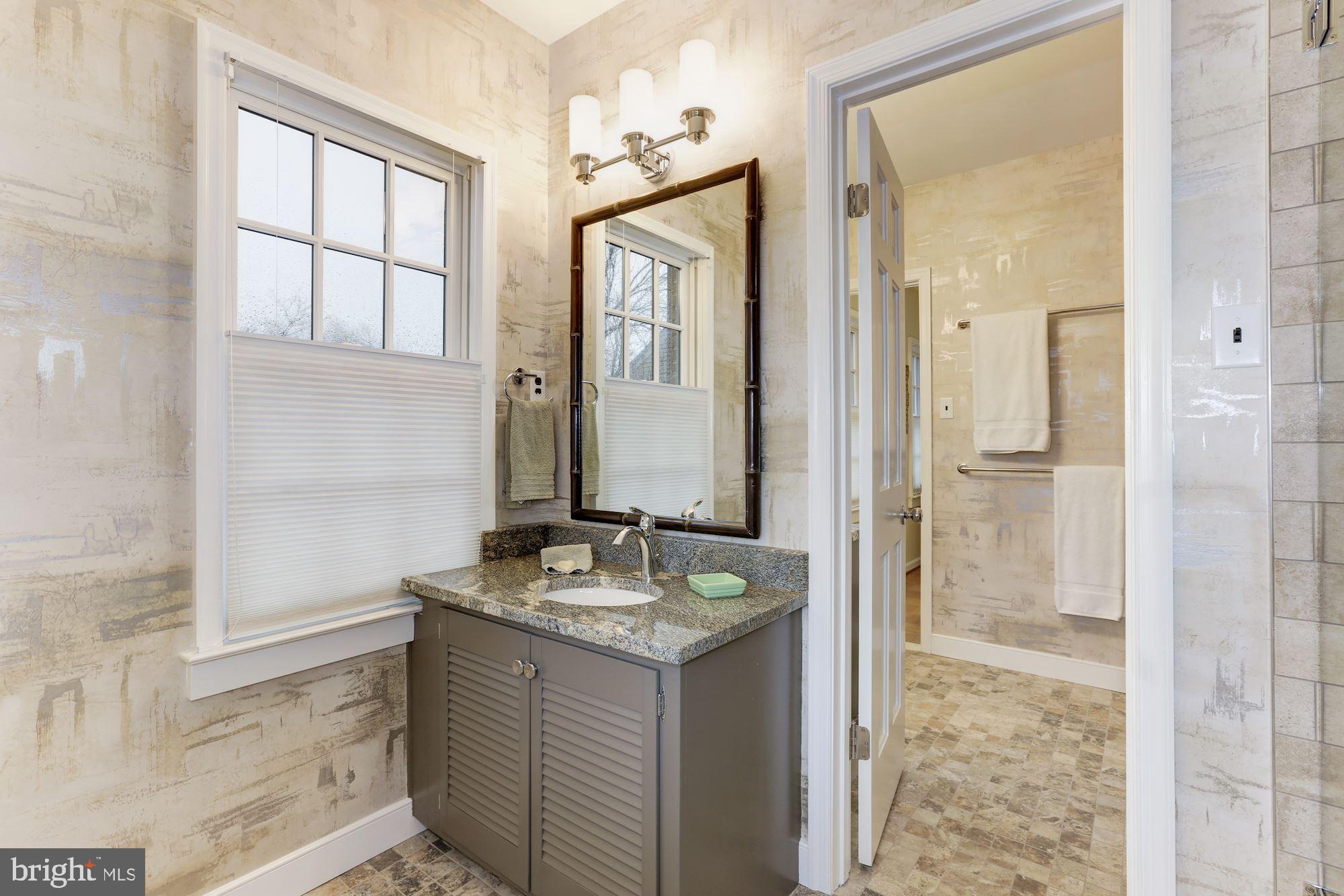 QUEEN ANNE COLONY - Residential