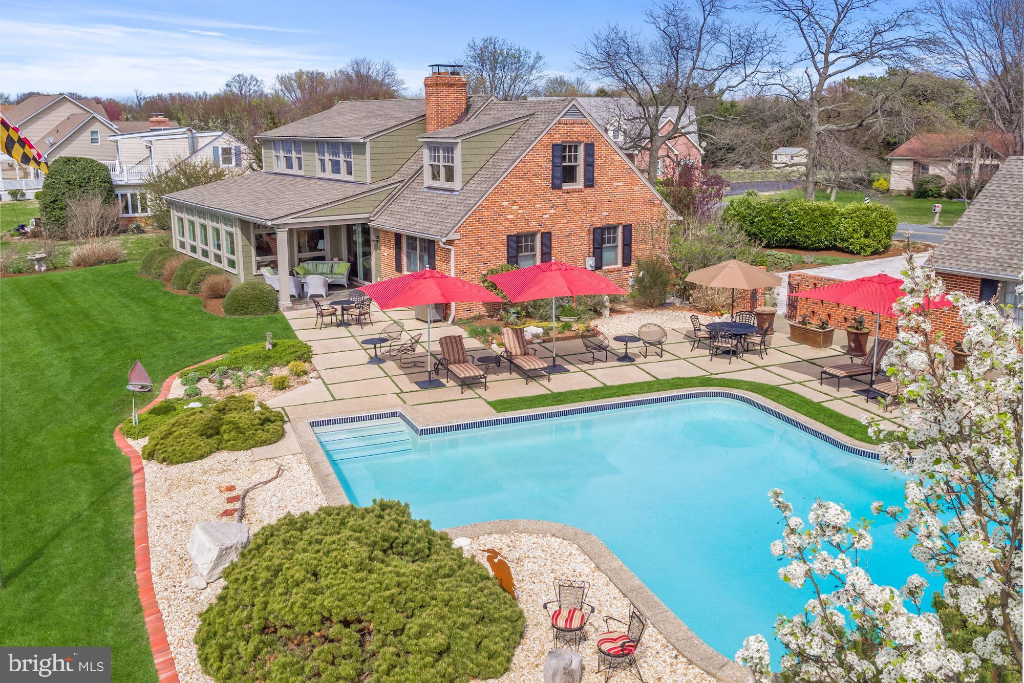 QUEEN ANNE COLONY - Residential