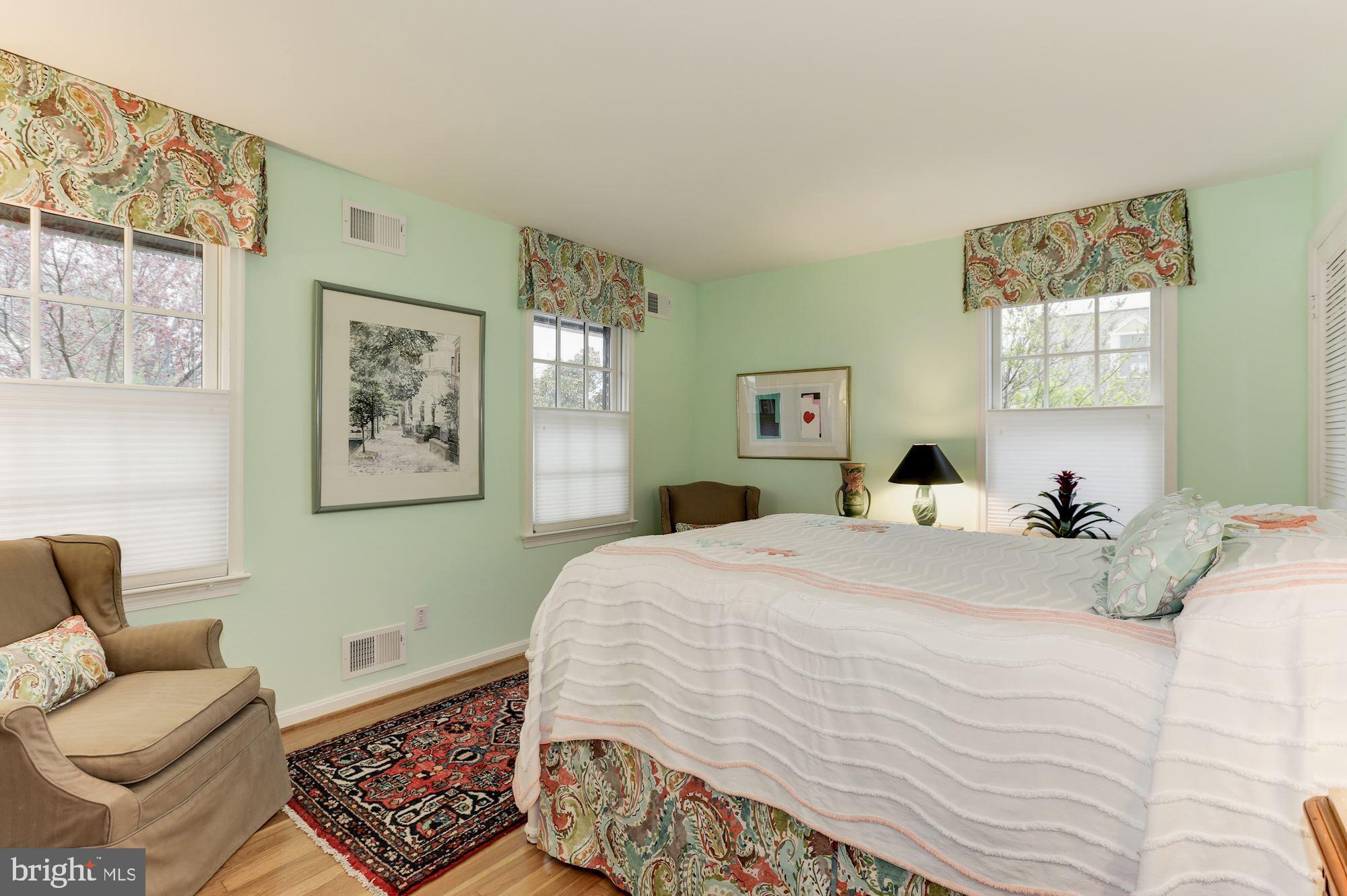 QUEEN ANNE COLONY - Residential