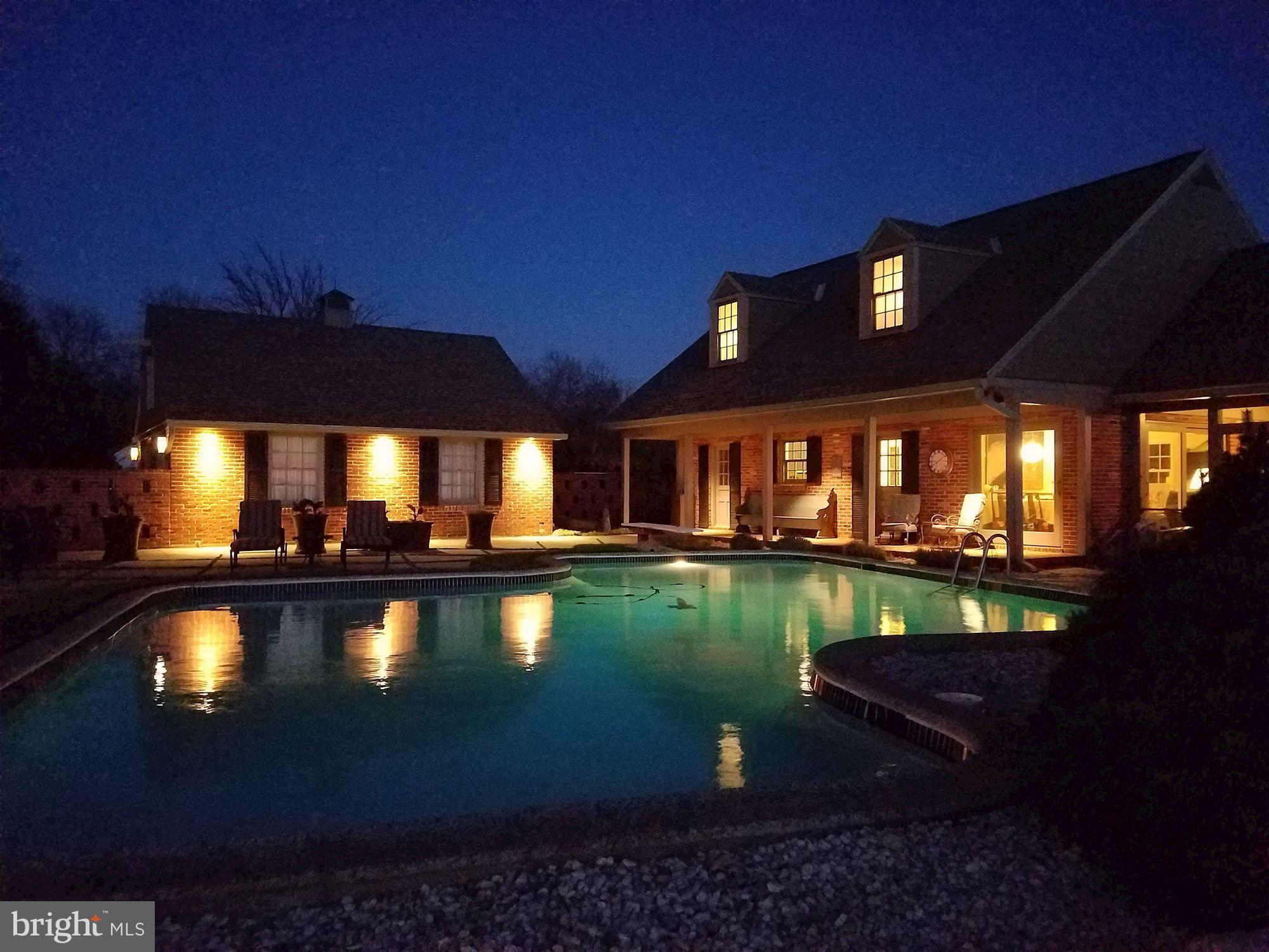 QUEEN ANNE COLONY - Residential