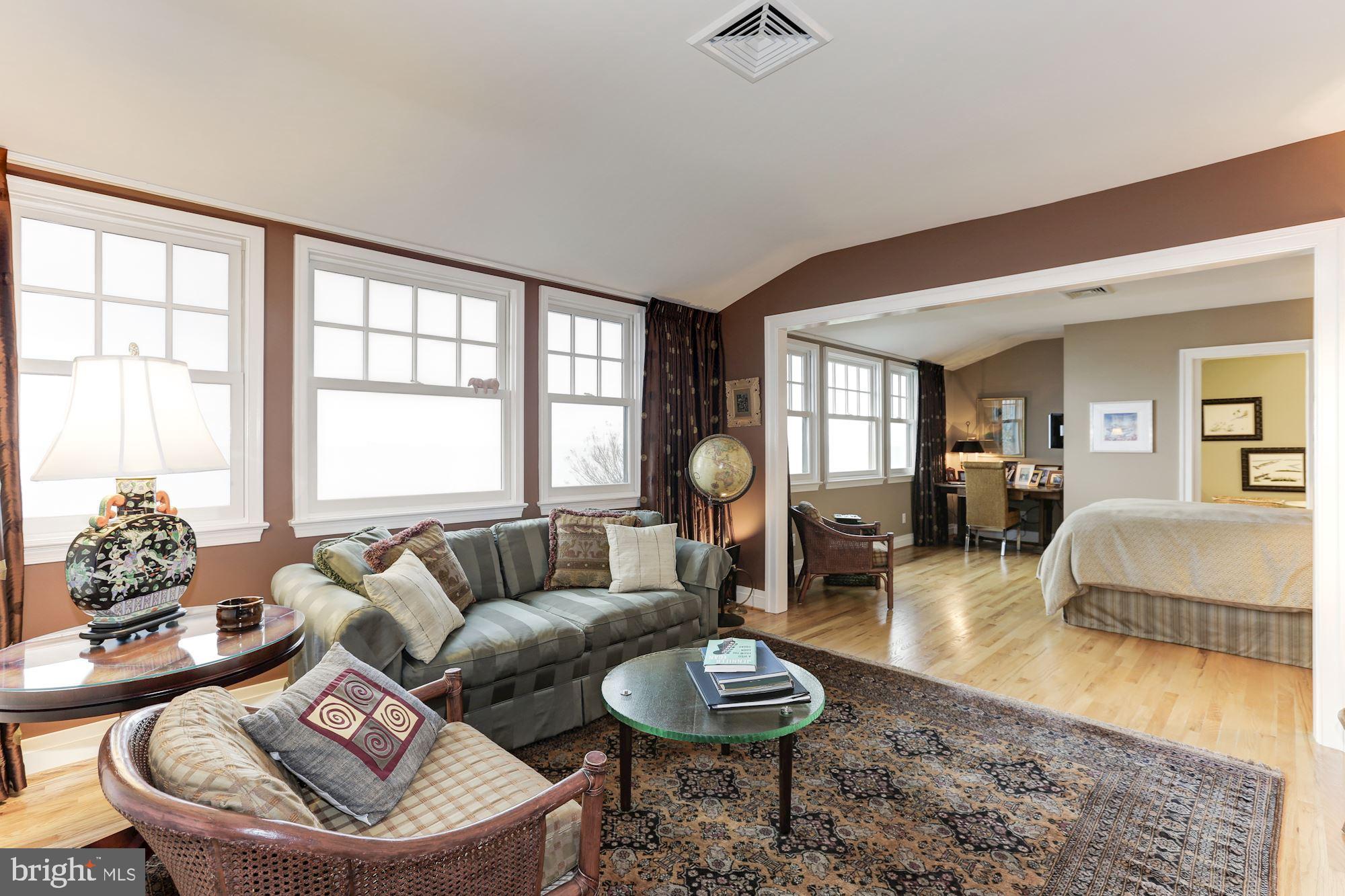 QUEEN ANNE COLONY - Residential