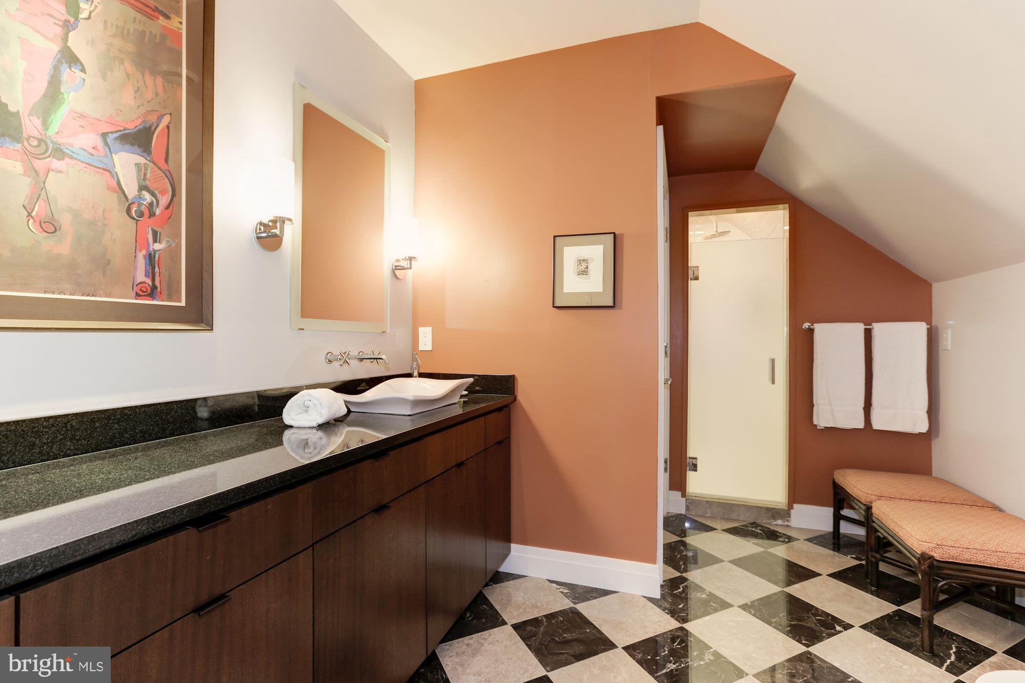 QUEEN ANNE COLONY - Residential