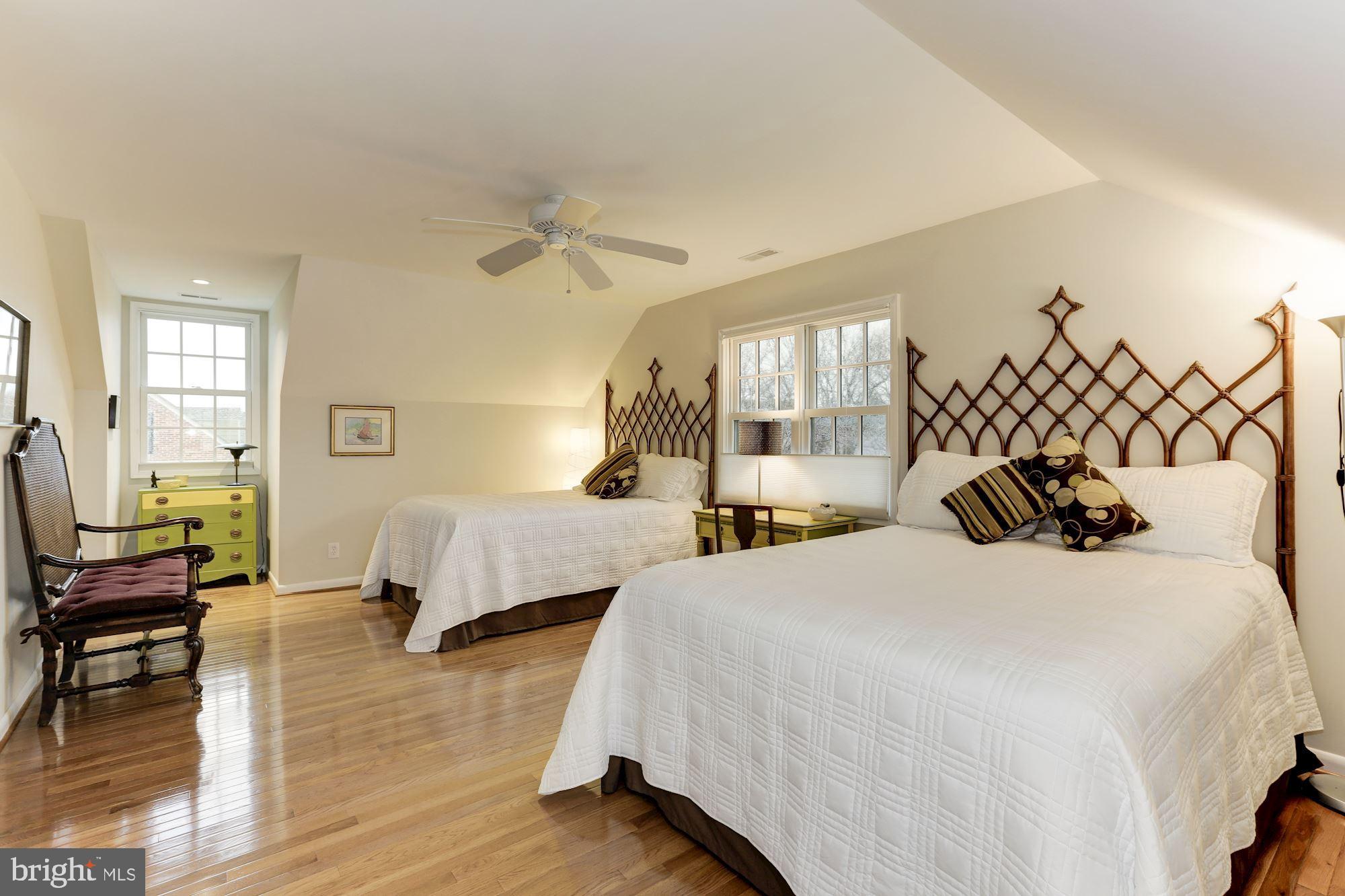 QUEEN ANNE COLONY - Residential