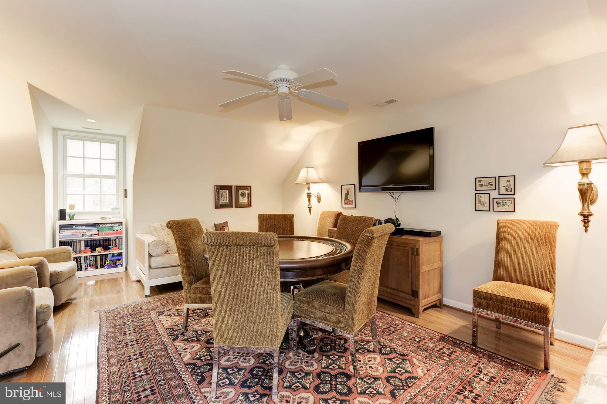 QUEEN ANNE COLONY - Residential