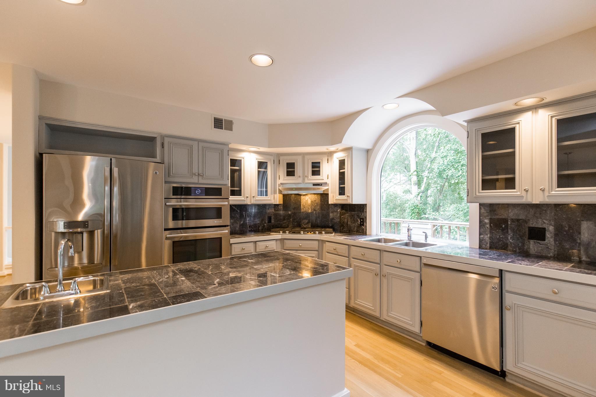 BELLEVUE FOREST - Residential