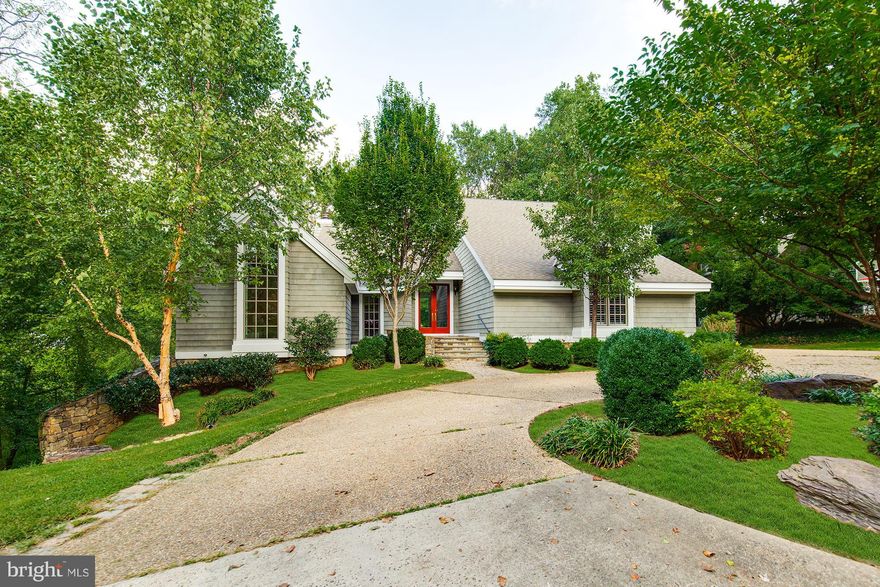 Unwind naturally in noteworthy style.  Architect /owner created just that. Walls of glass combine w/soaring 20 ft.ceiling height overlooking parkland privacy greet you upon entry.  Efficient & well-equipped kitchen features casual dining adjacent to family room. Main level master is restful & relaxing. Lower level space?  Bring your pool table, big screen, mother-in-law. Only space has more space.