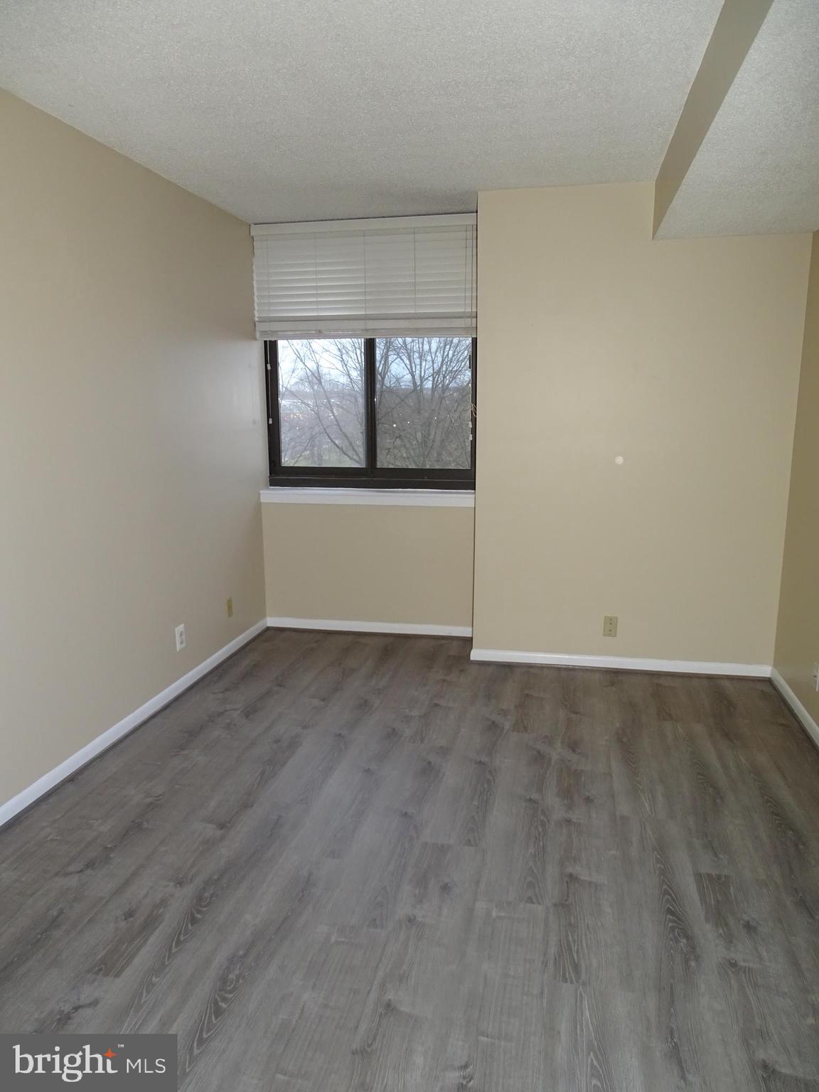 SKYLINE SQUARE CONDO - Residential Lease